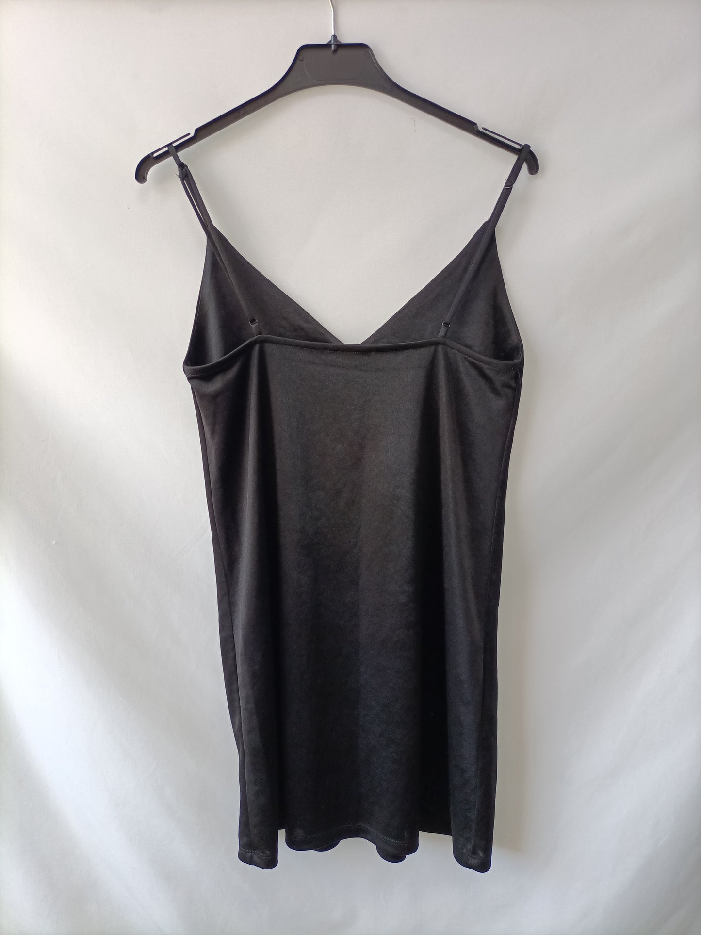 ZARA. Vestido negro cortito T.s