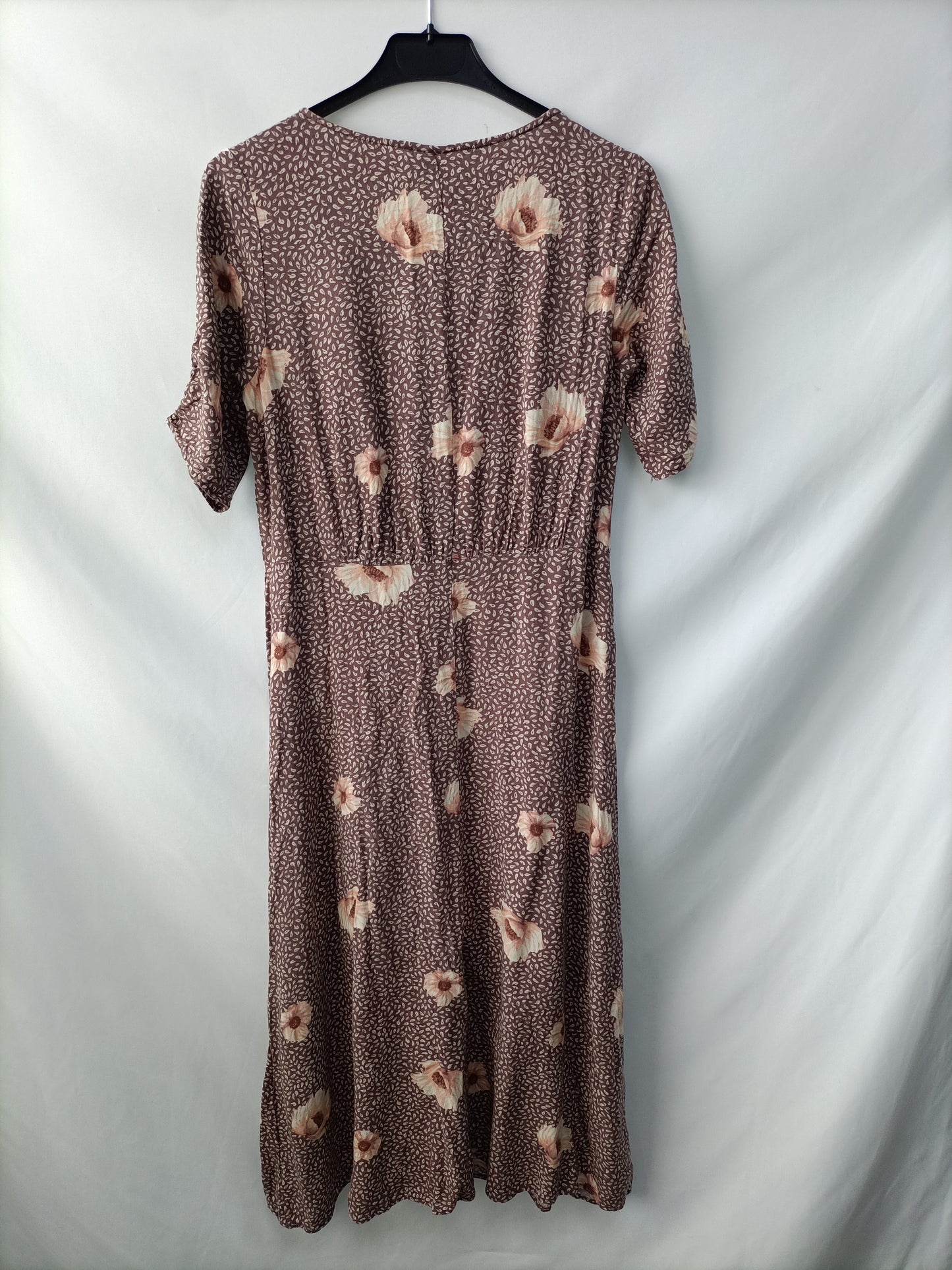 H&M. Vestido midi animal print T.38