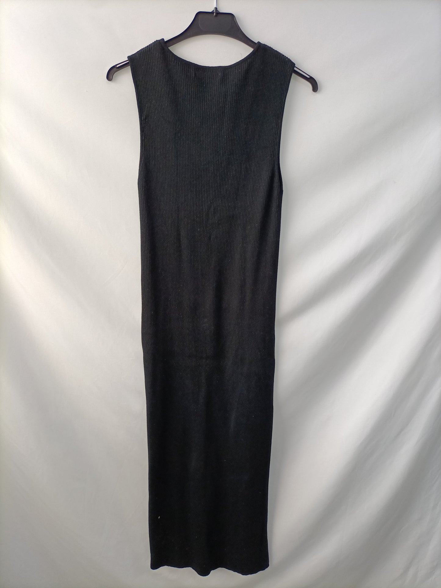 STRADIVARIUS. Vestido negro canalé T.s