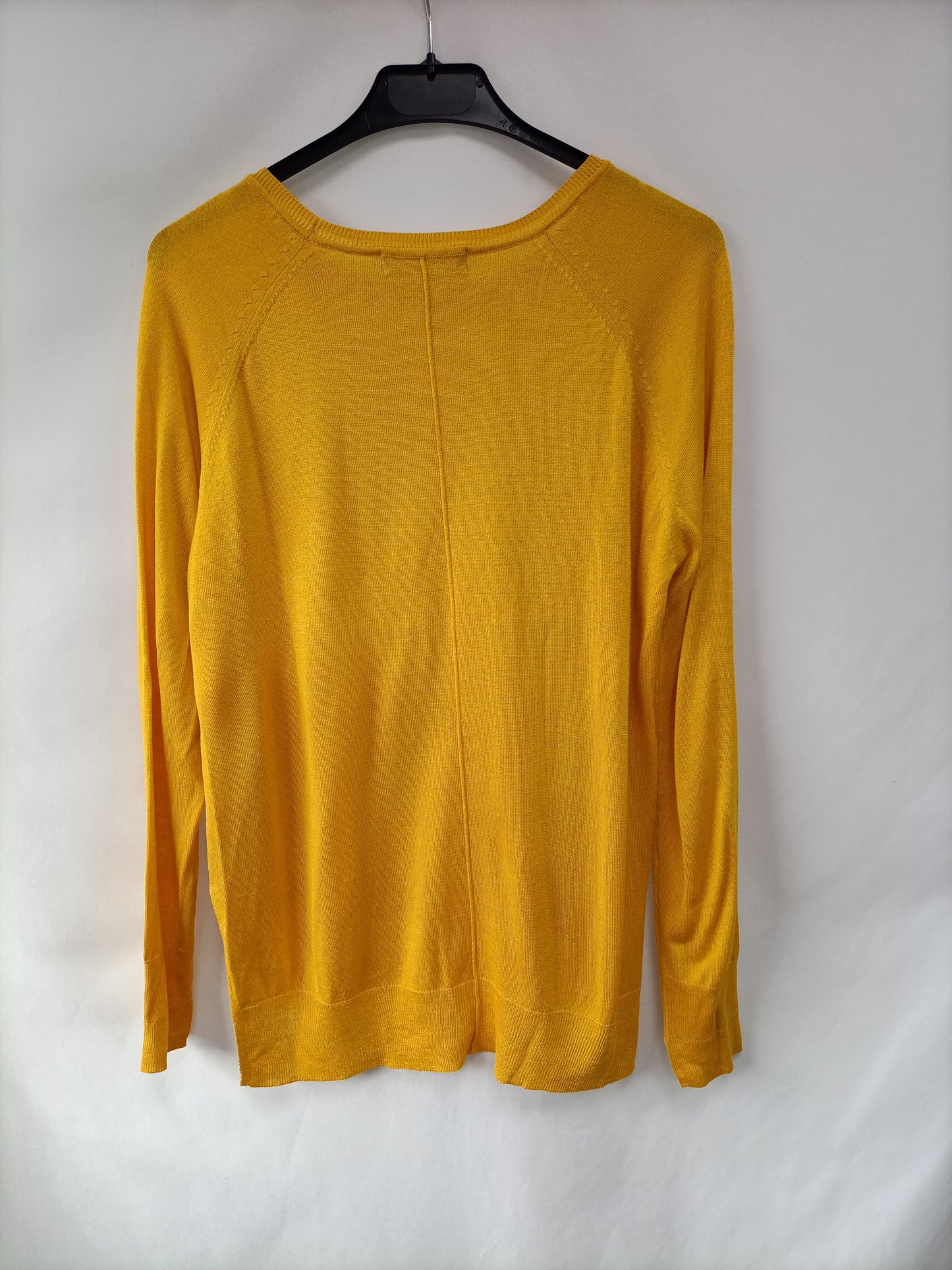 ZARA. Jersey fino mostaza T.m