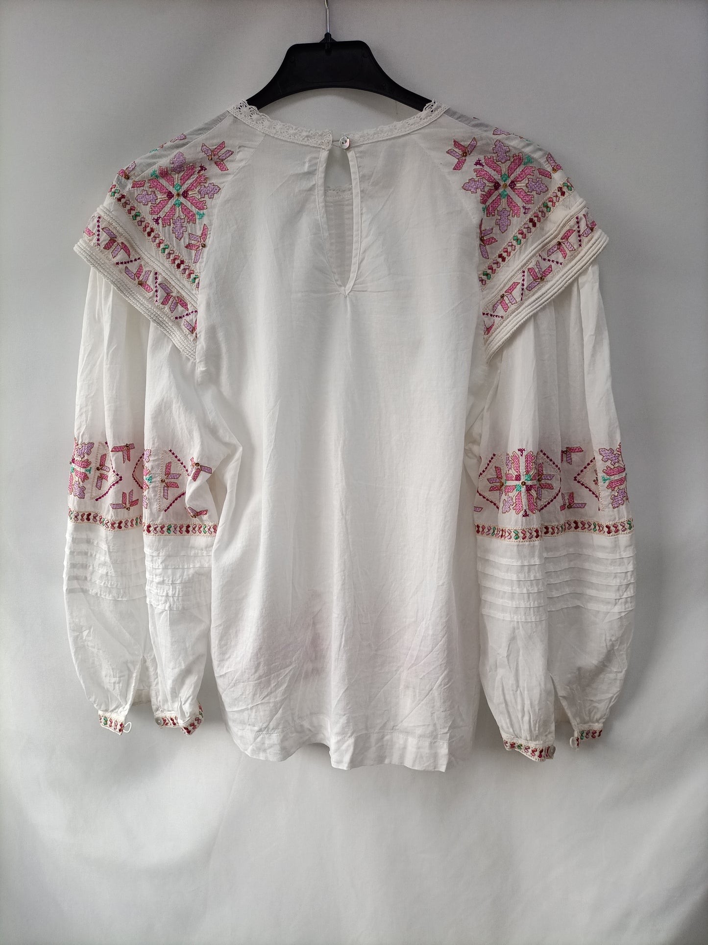 SFERA. Tm embroidered white blouse