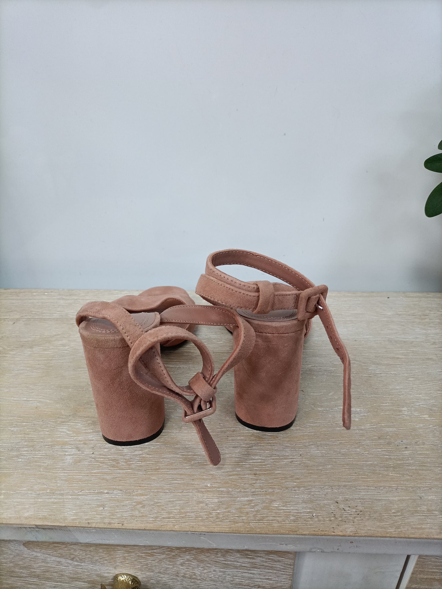 UTERQÜE. Sandalia rosa piel T.37 (TARA)