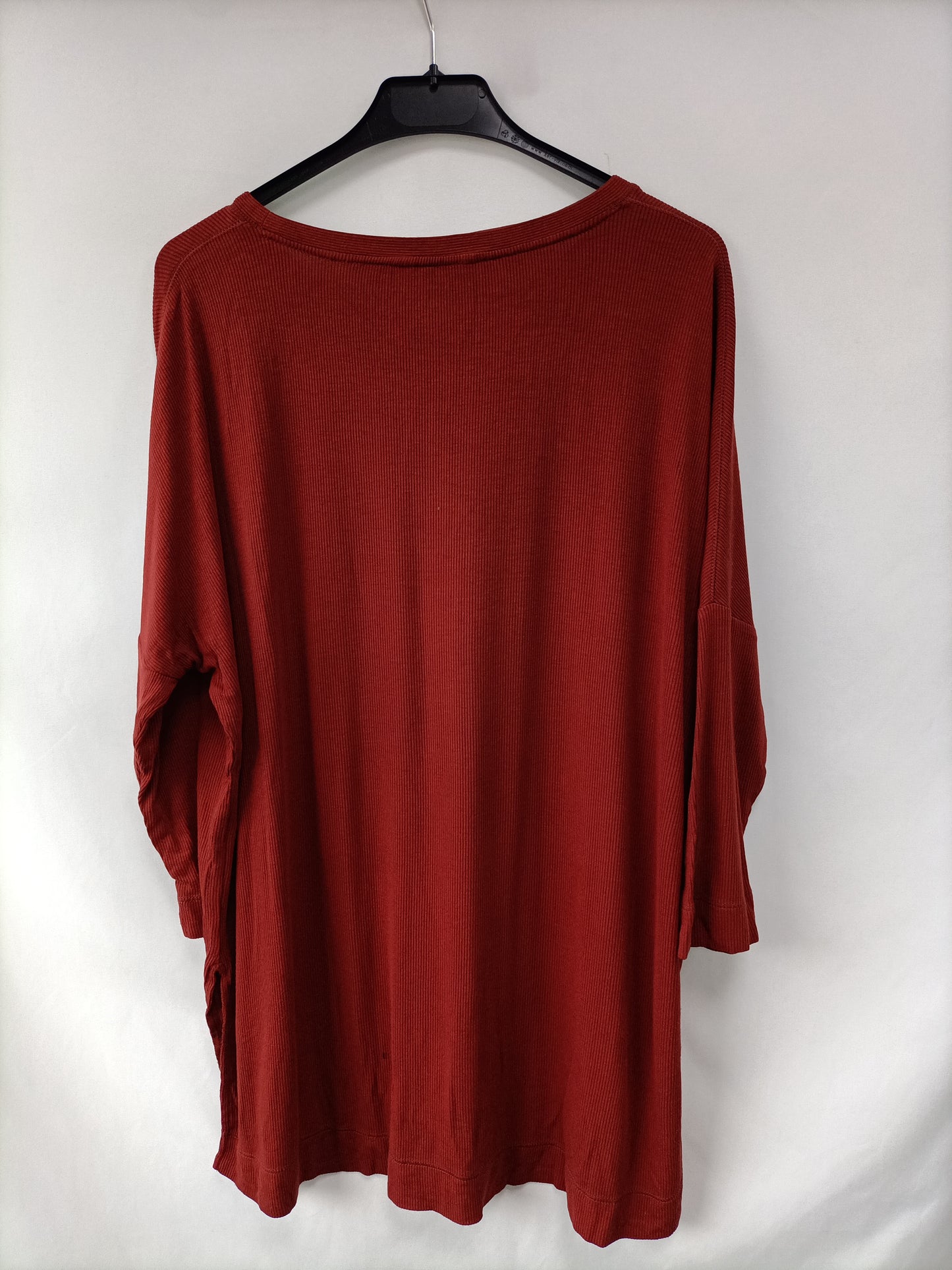 MASSIMO DUTTI. Camiseta canalé teja T.m