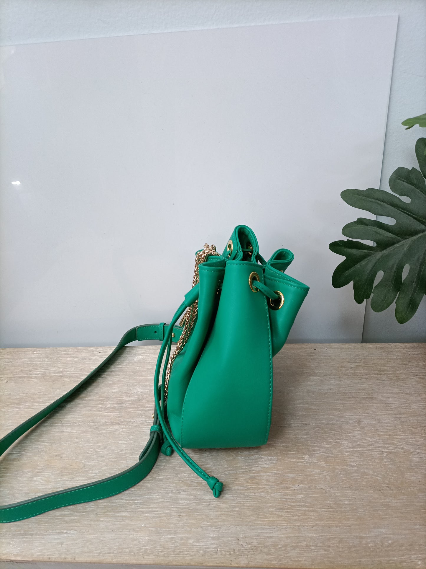 PIULARCH.Bolso mini saco piel verde