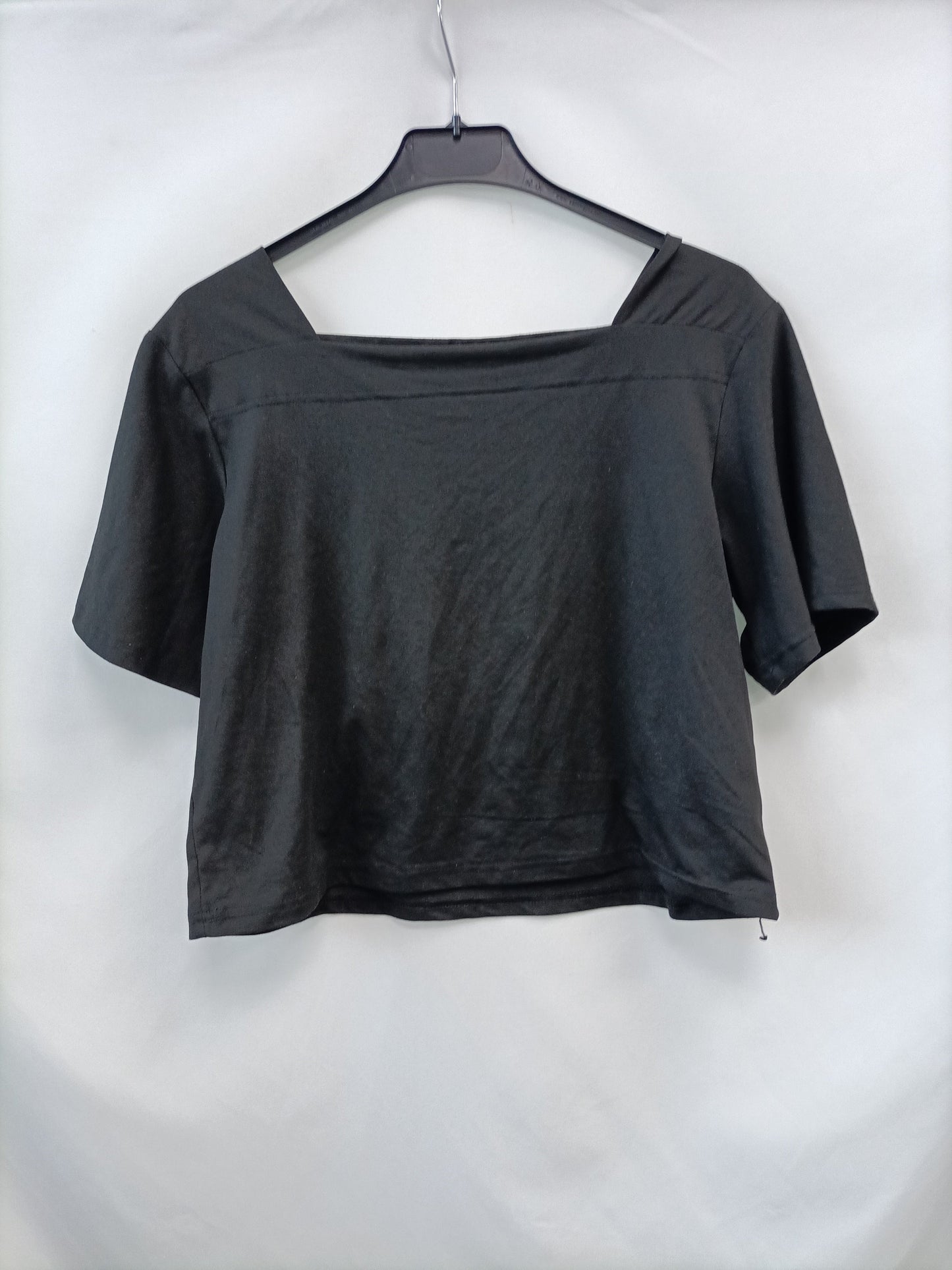 OTRAS.Camiseta negra cuello barco TU (M)