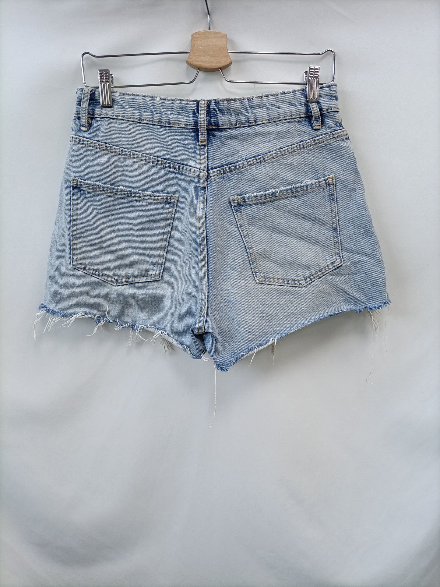 ZARA.Pantalones vaqueros cortos T.38