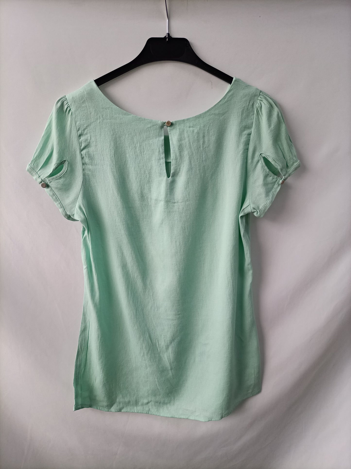 LEFTIES. Pale green Ts blouse