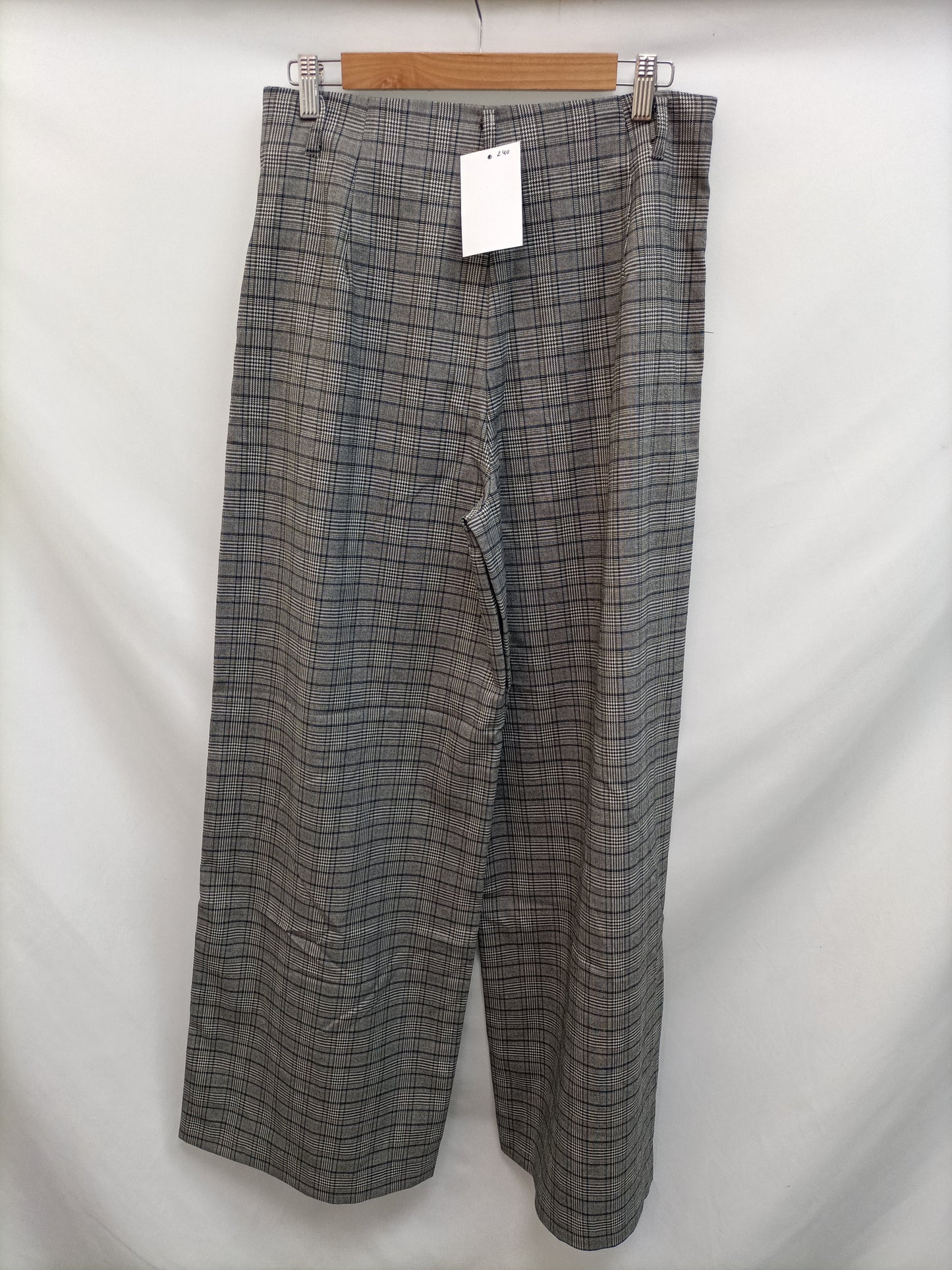 STRADIVARIUS. Grey checked trousers Tl