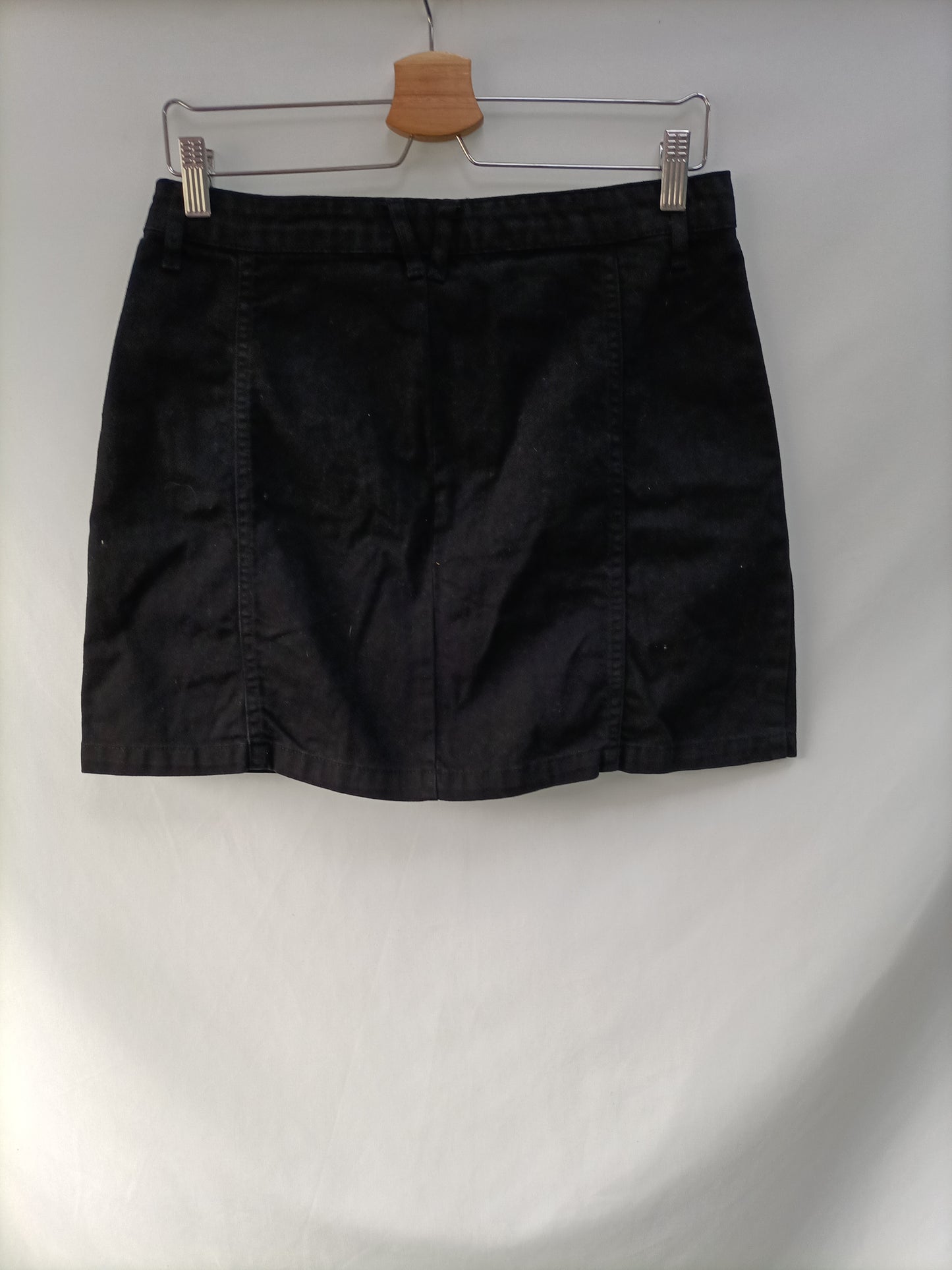 STRADIVRIUS. Falda negra botones T.40