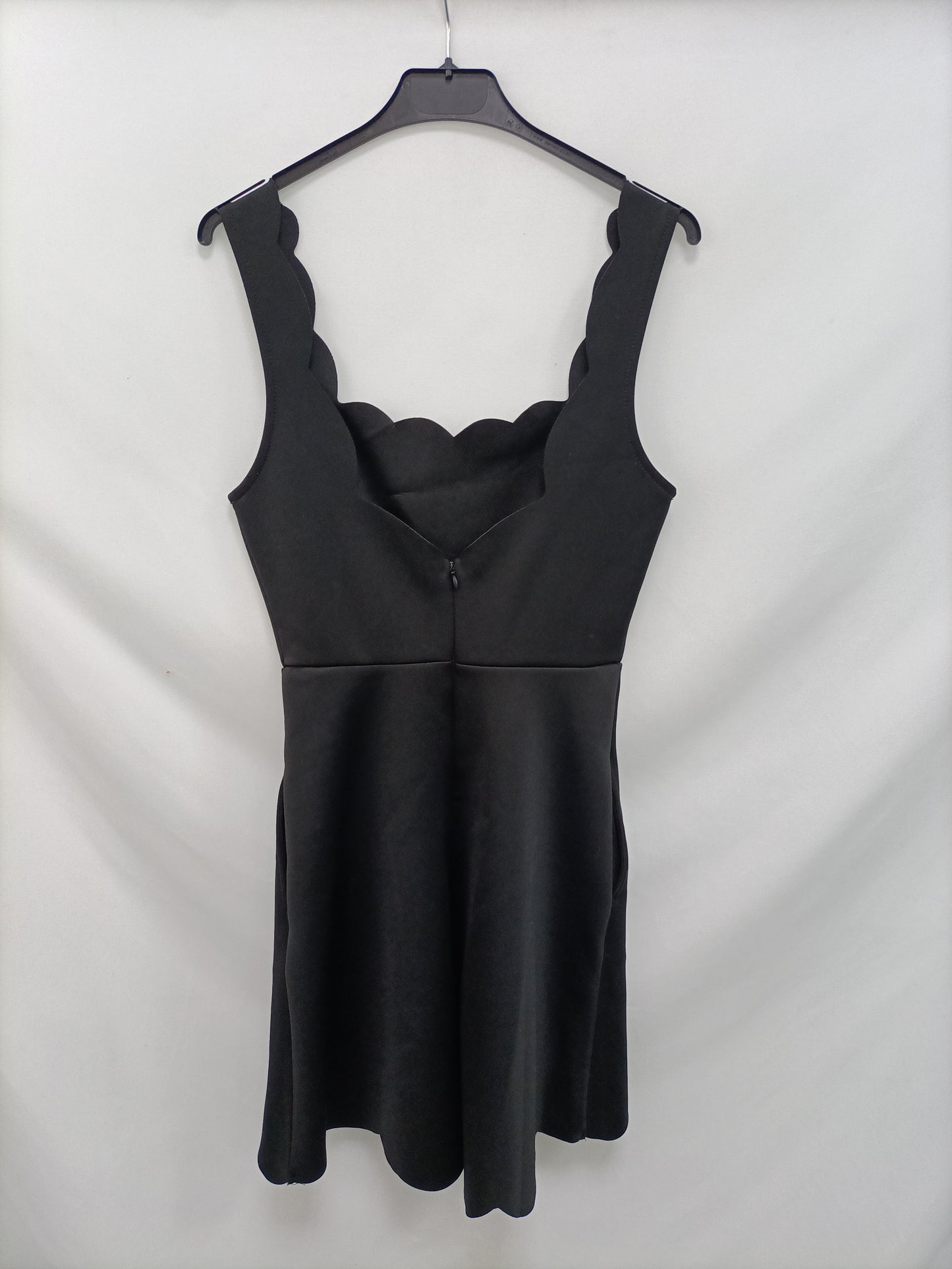 OTRAS. Vestido negro neopreno T.s