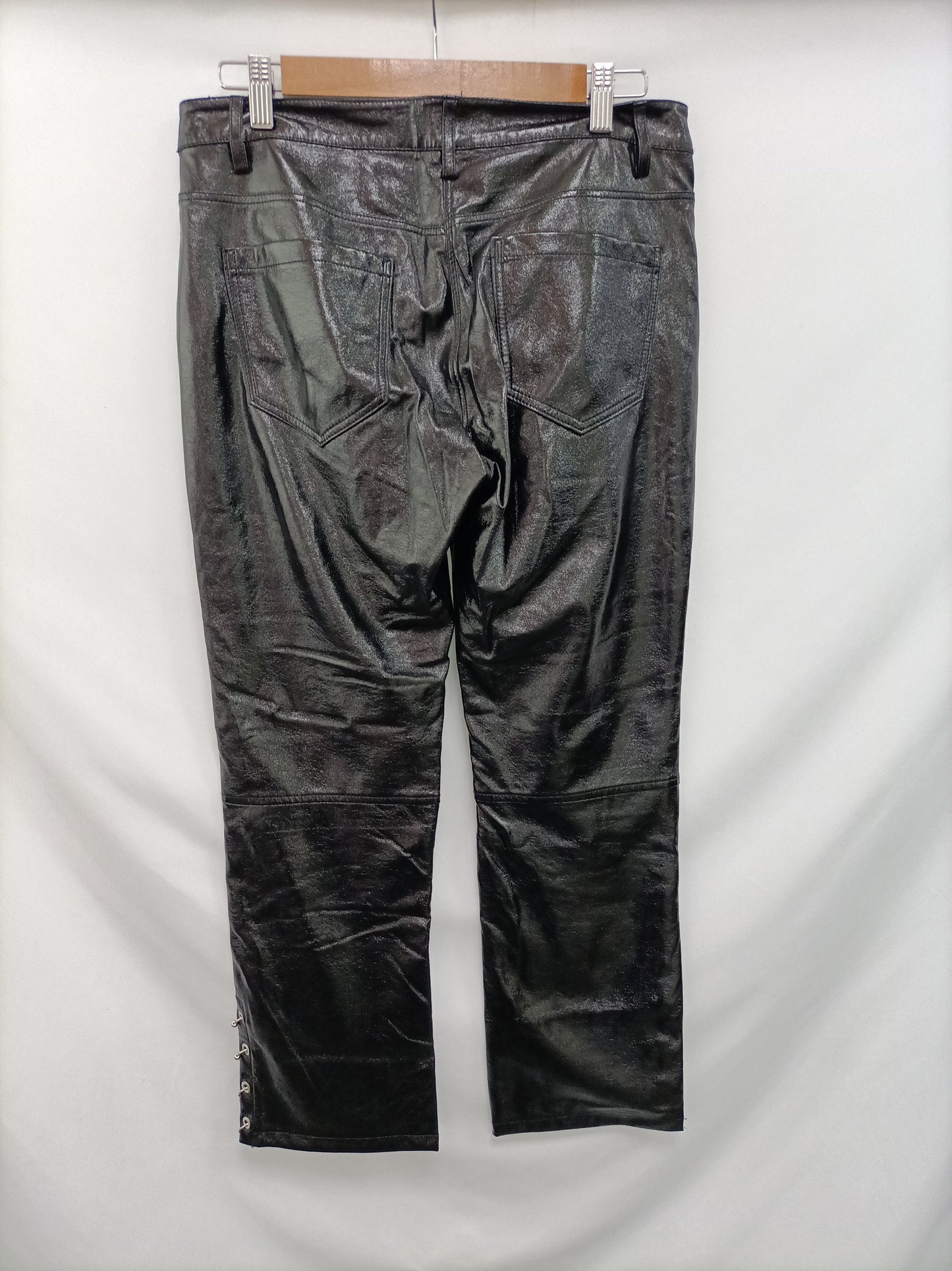 MANGO.Pantalones polipiel T.40