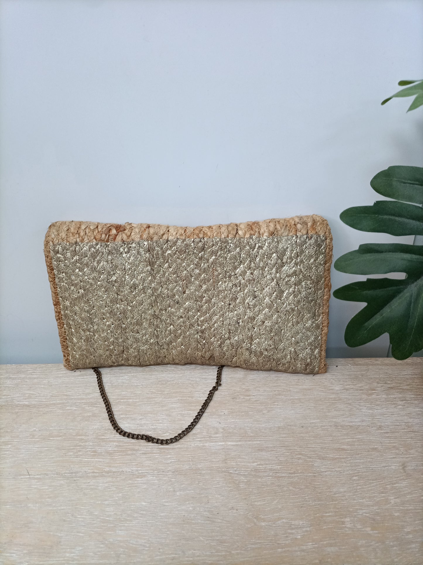 PARFOIS. Cartera rafia y dorada