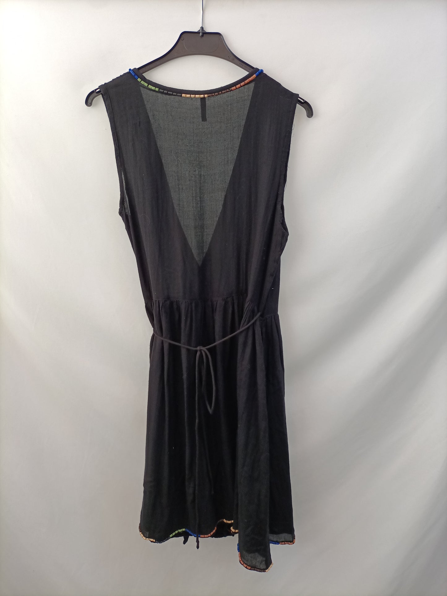 NAFNAF. Vestido negro cruzado abalorios T.38