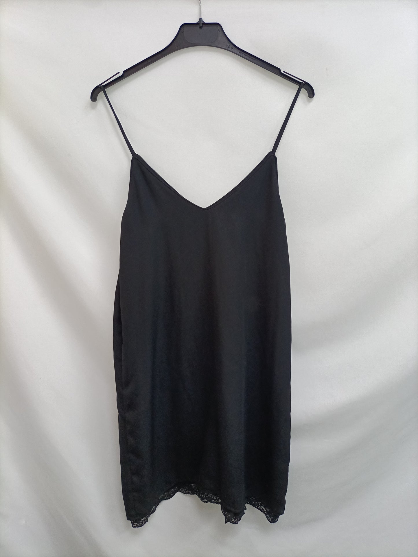 ZARA. Vestido begro lencero.T.s