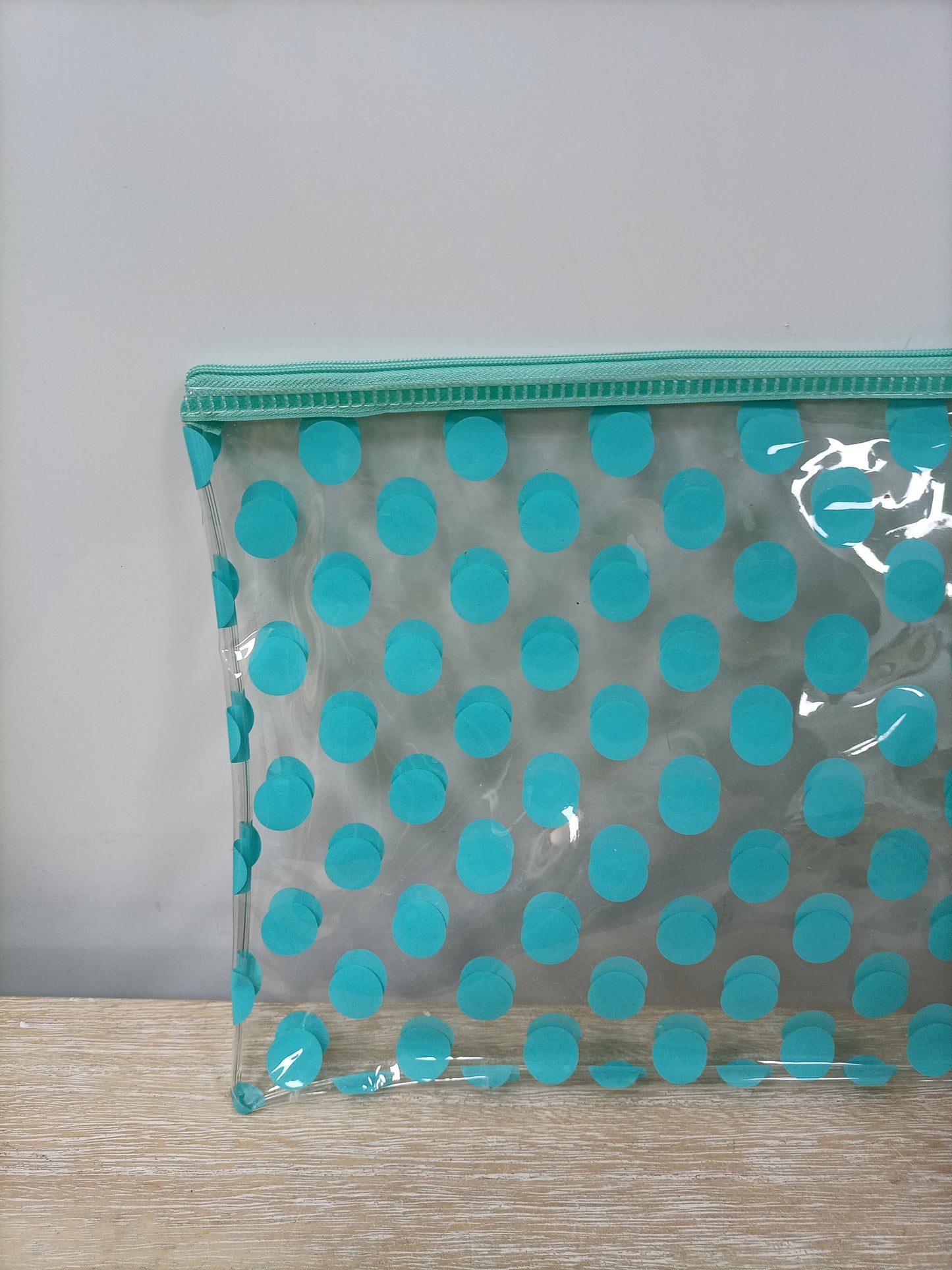 OTRAS. Bolso de mano lunares