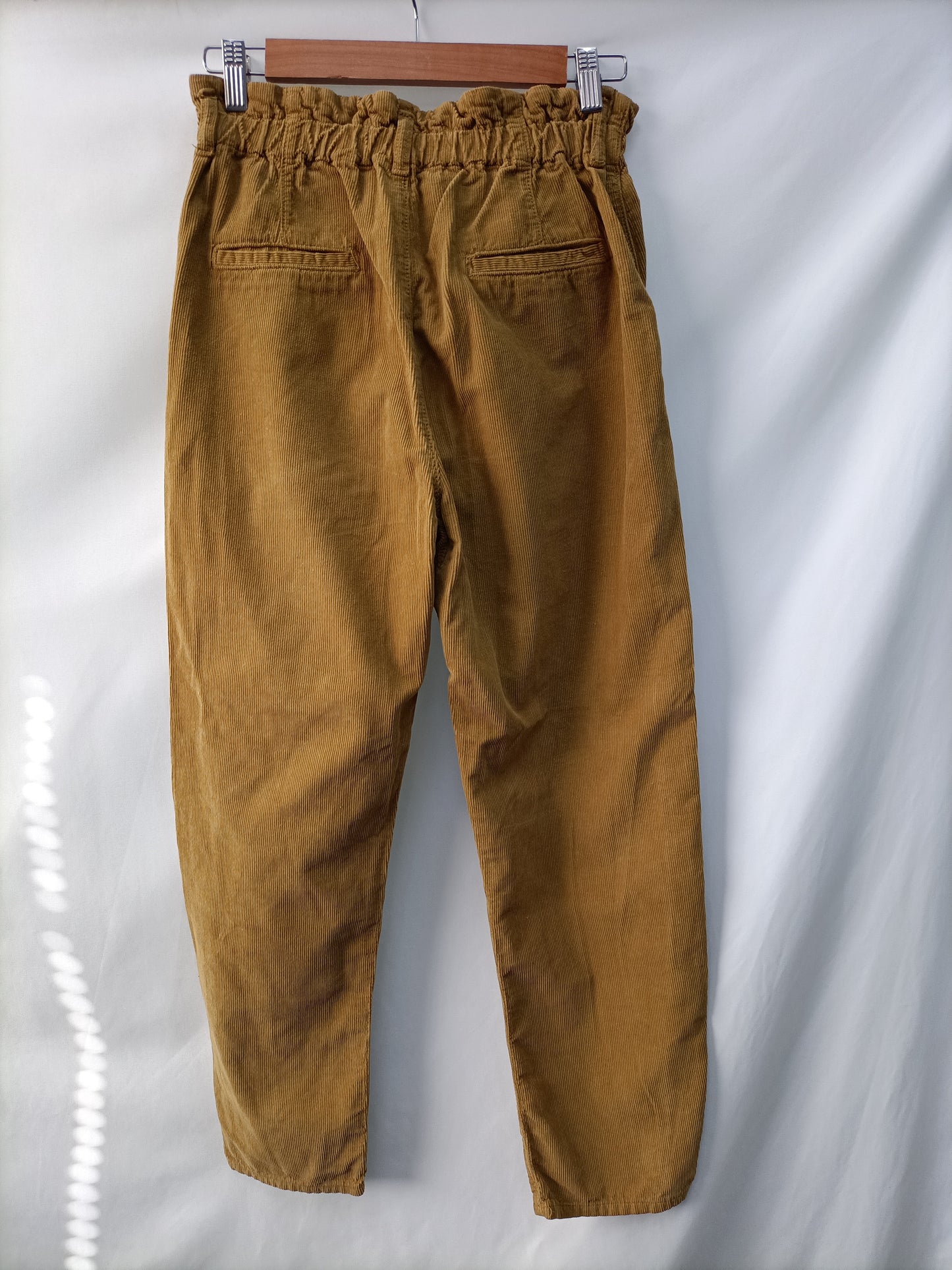 ZARA. Pantalón de pana slouchy T.34