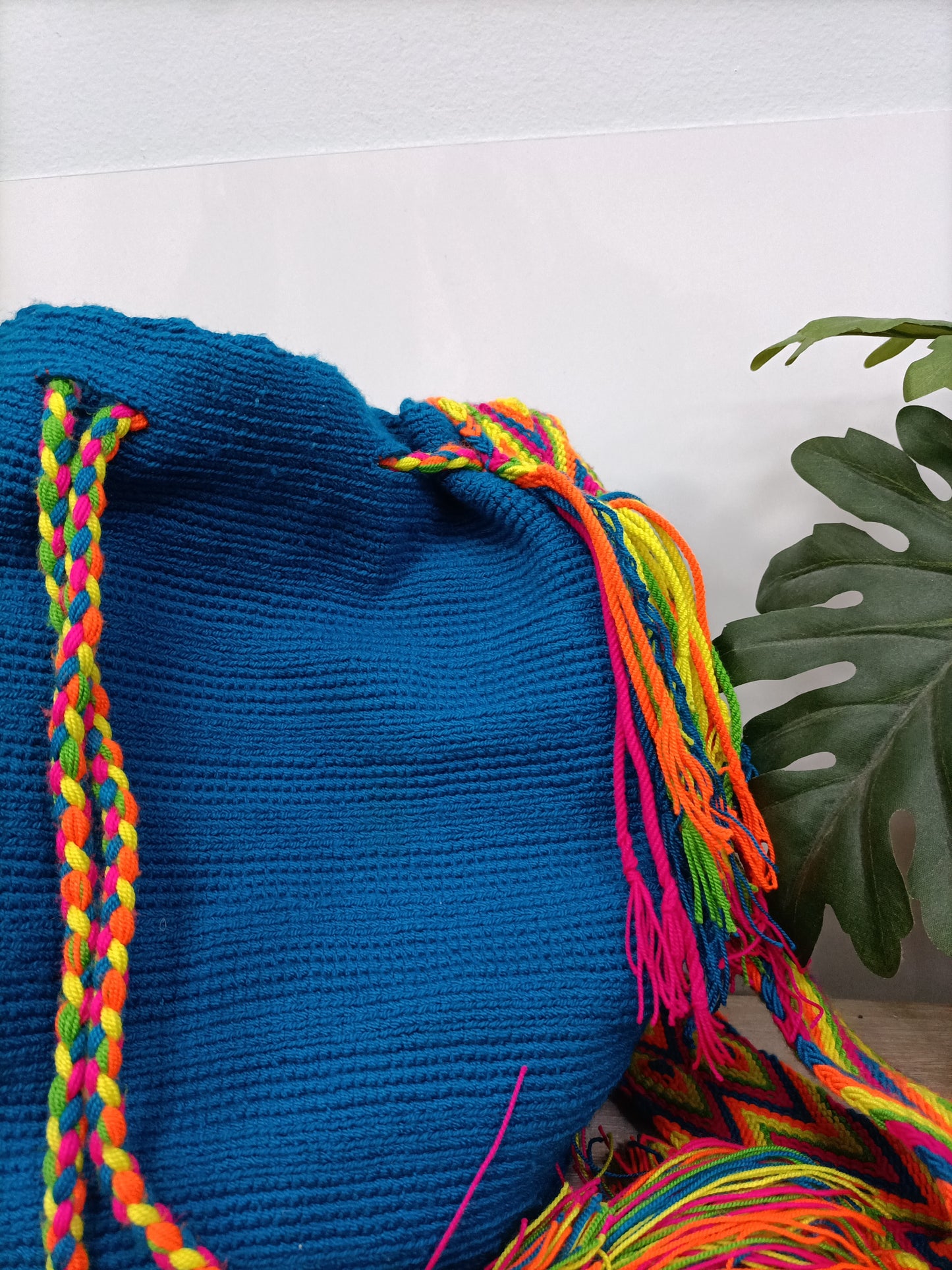 OTRAS. Wayuu azul y flúor