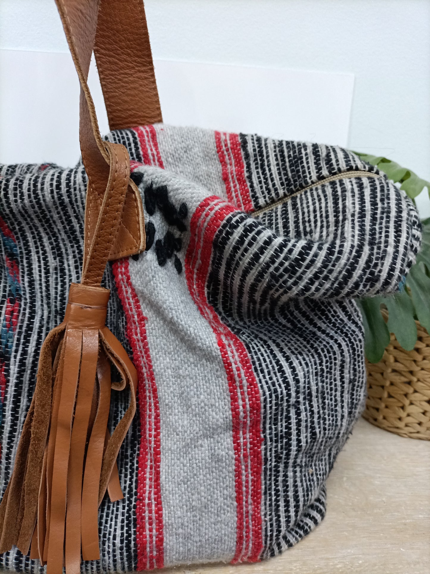 LALLA. Bolsa de viaje bordados