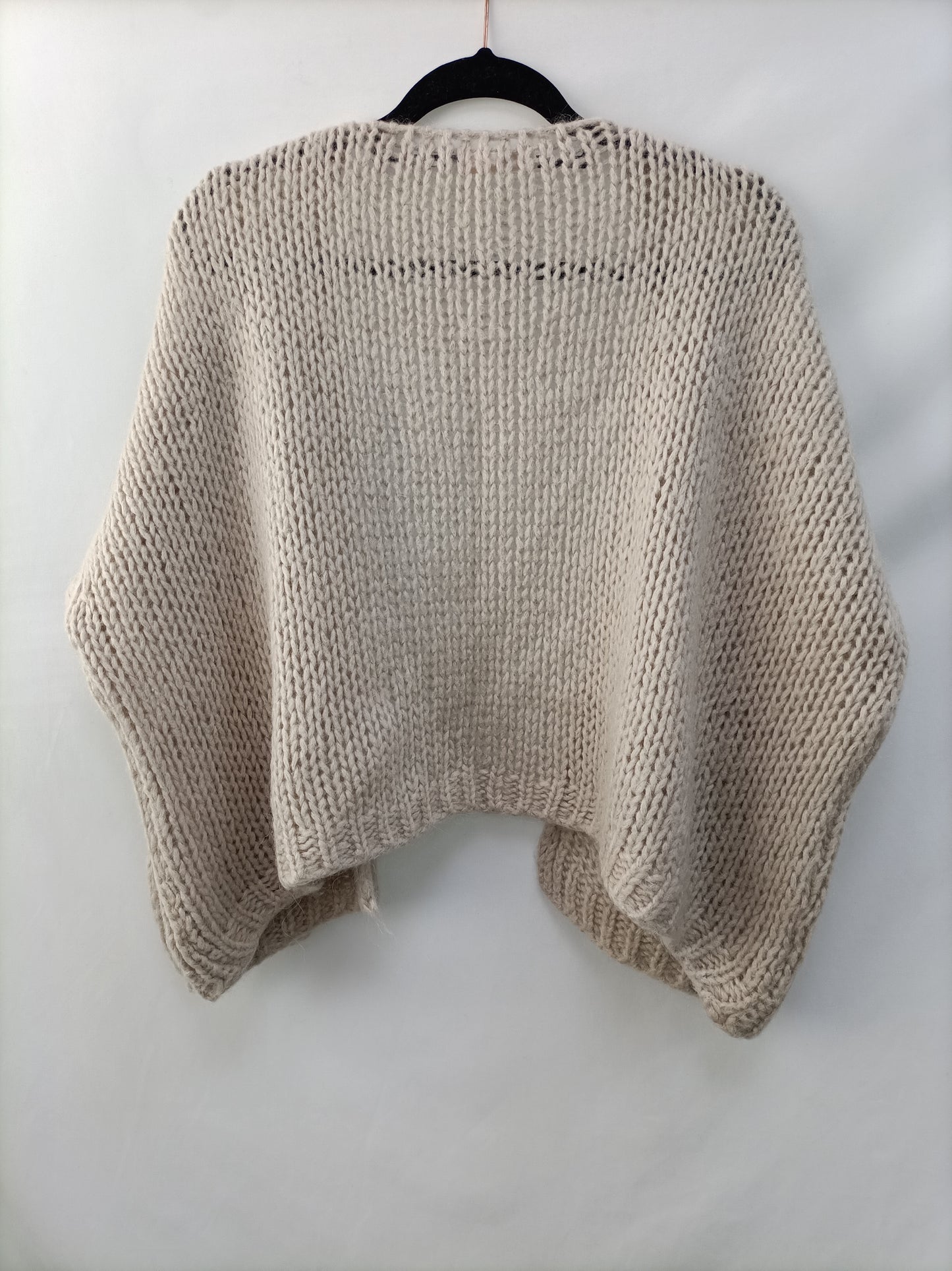 BROWNIE. Short beige cardigan.