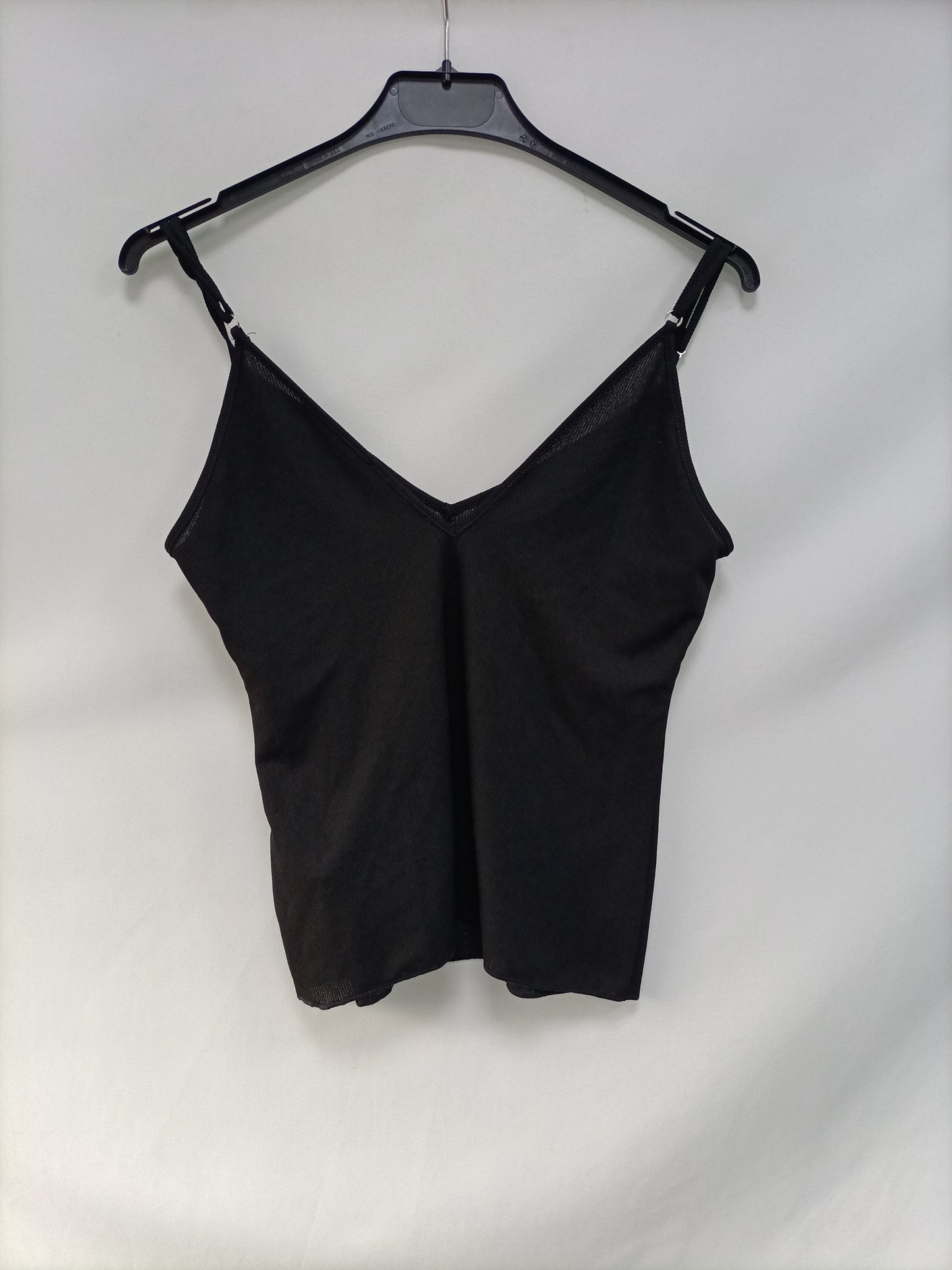 ZARA. Camiseta negra canalé T.s