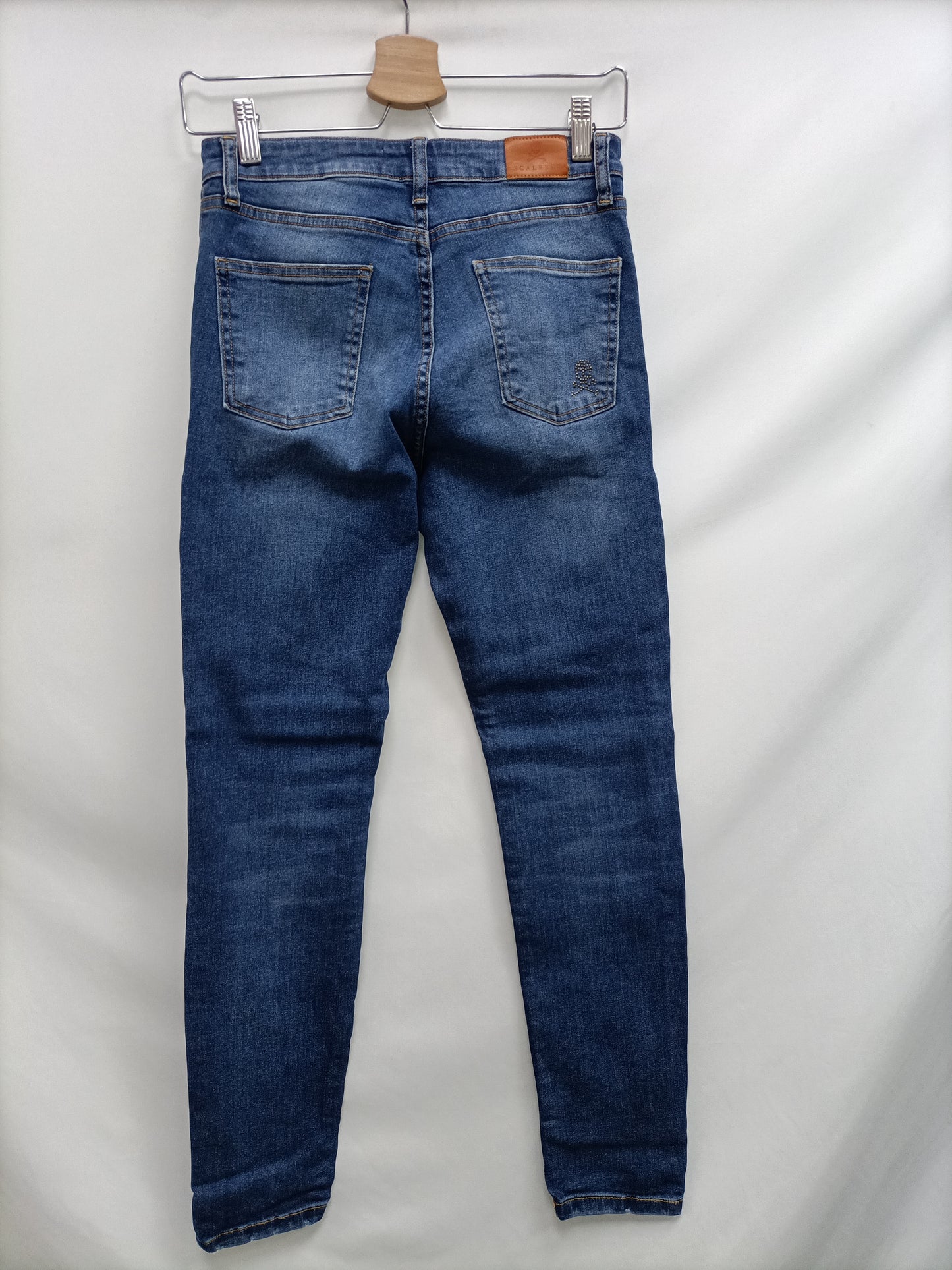SCALPERS. Pantalón vaquero pitillo T.38