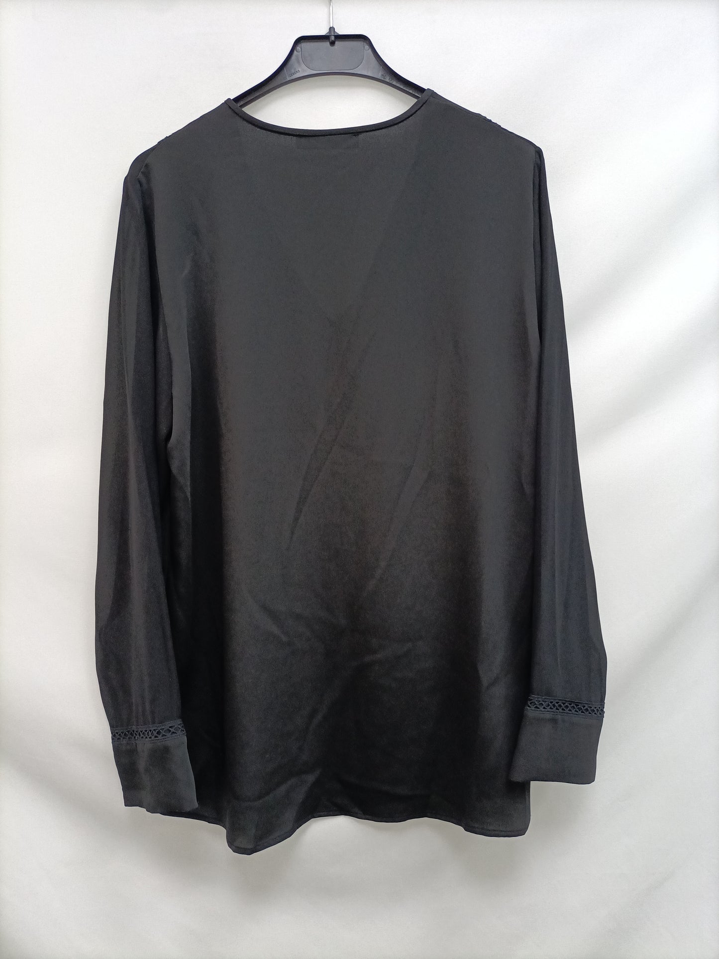 MANGO. blusa negra fluida T.S