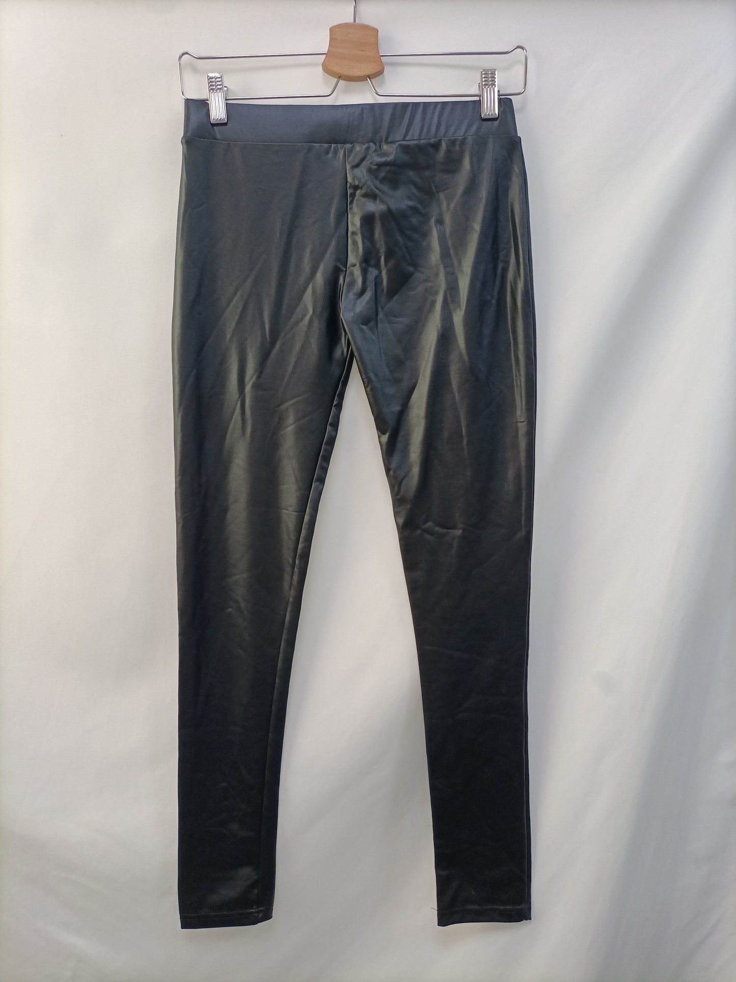 BERSHKA.Leggings polipiel negros T.m