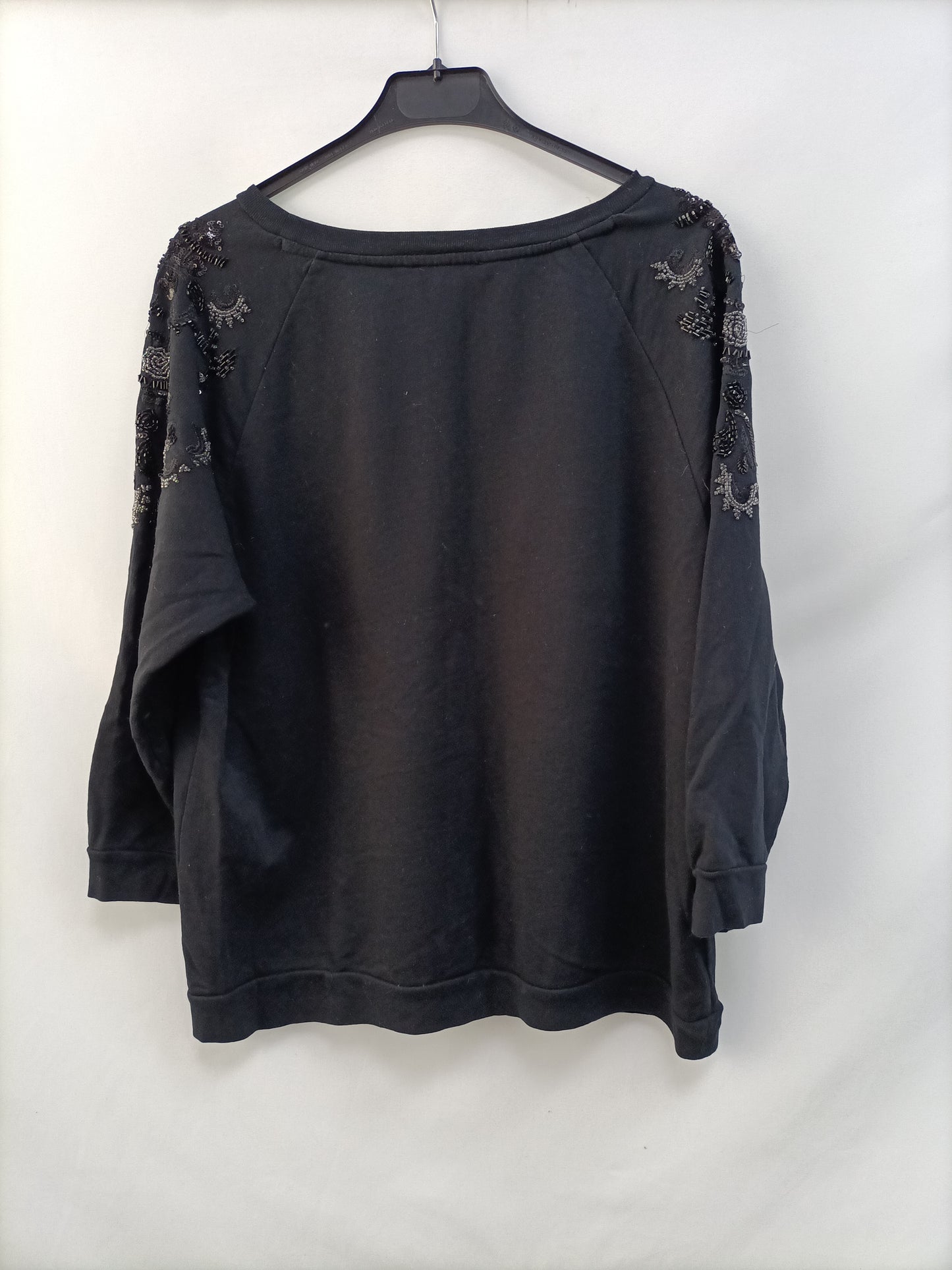 MANGO. Sudadera negra abalorios T.m