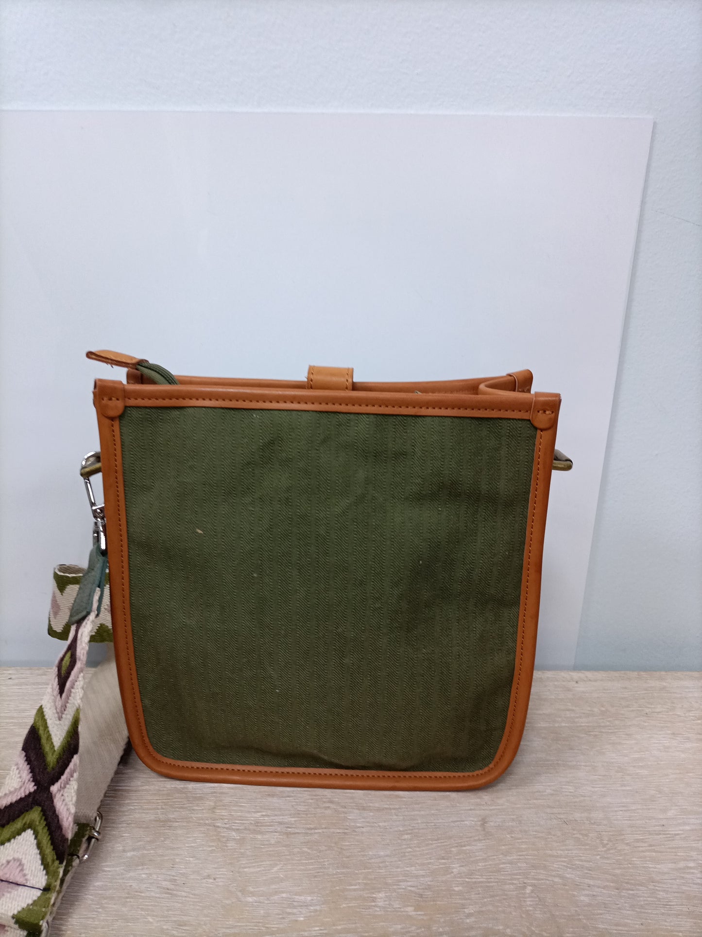 OTHERS. Green bag with embroidered handle