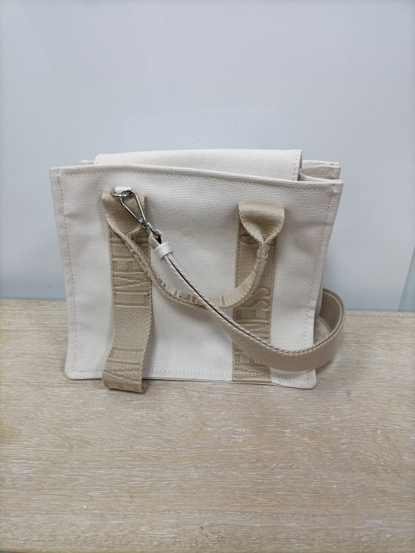ZARA. Bolso beige