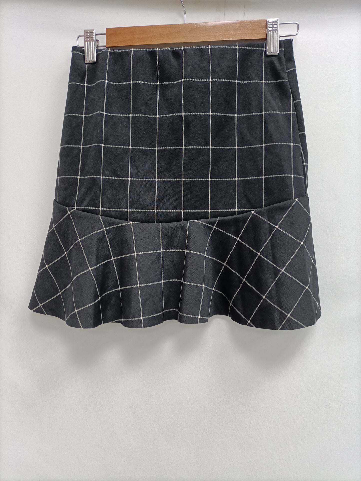 OTRAS. Falda negra cuadros Tu(s)