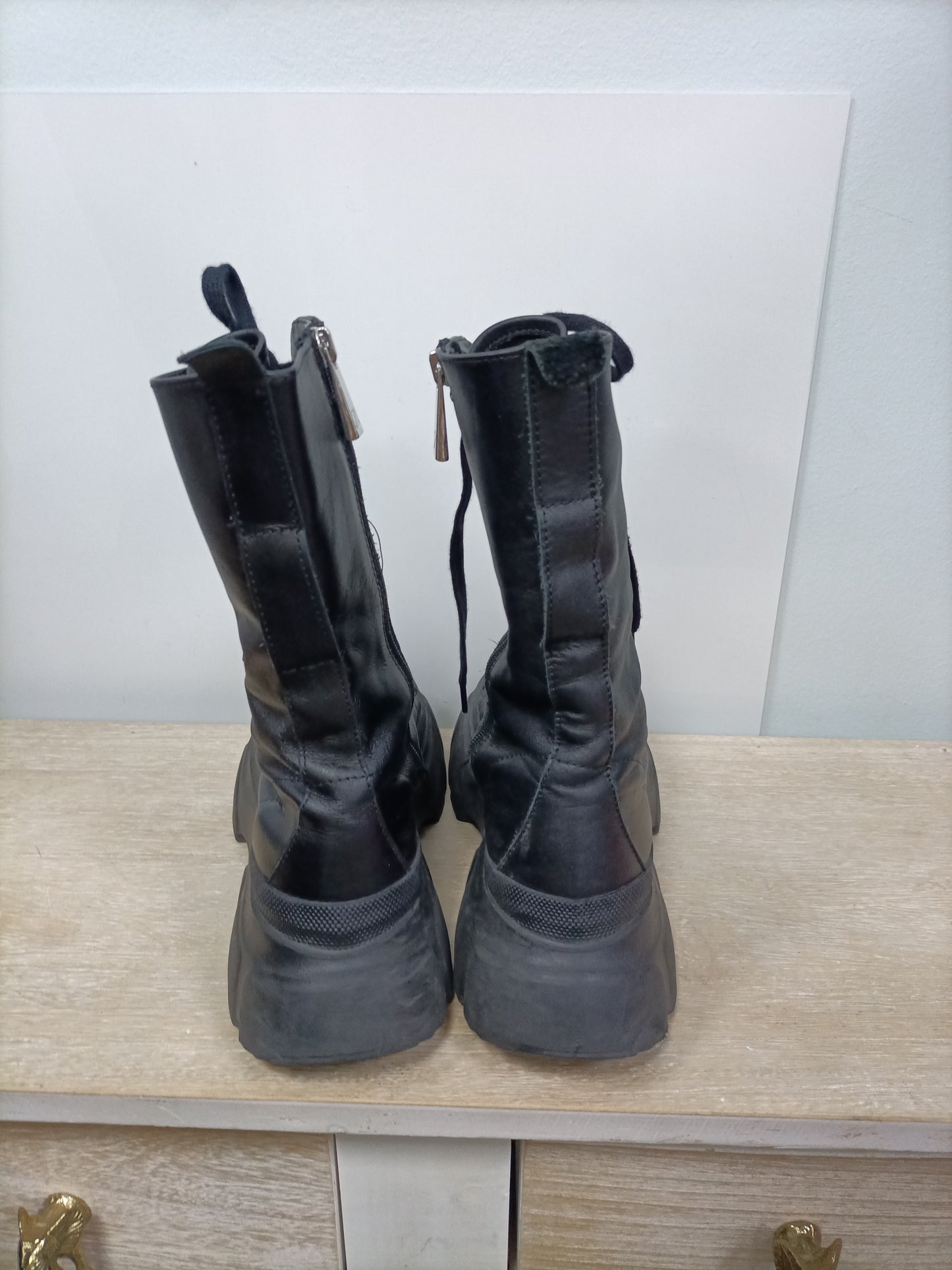 ZARA. Botas negras cordones T.38