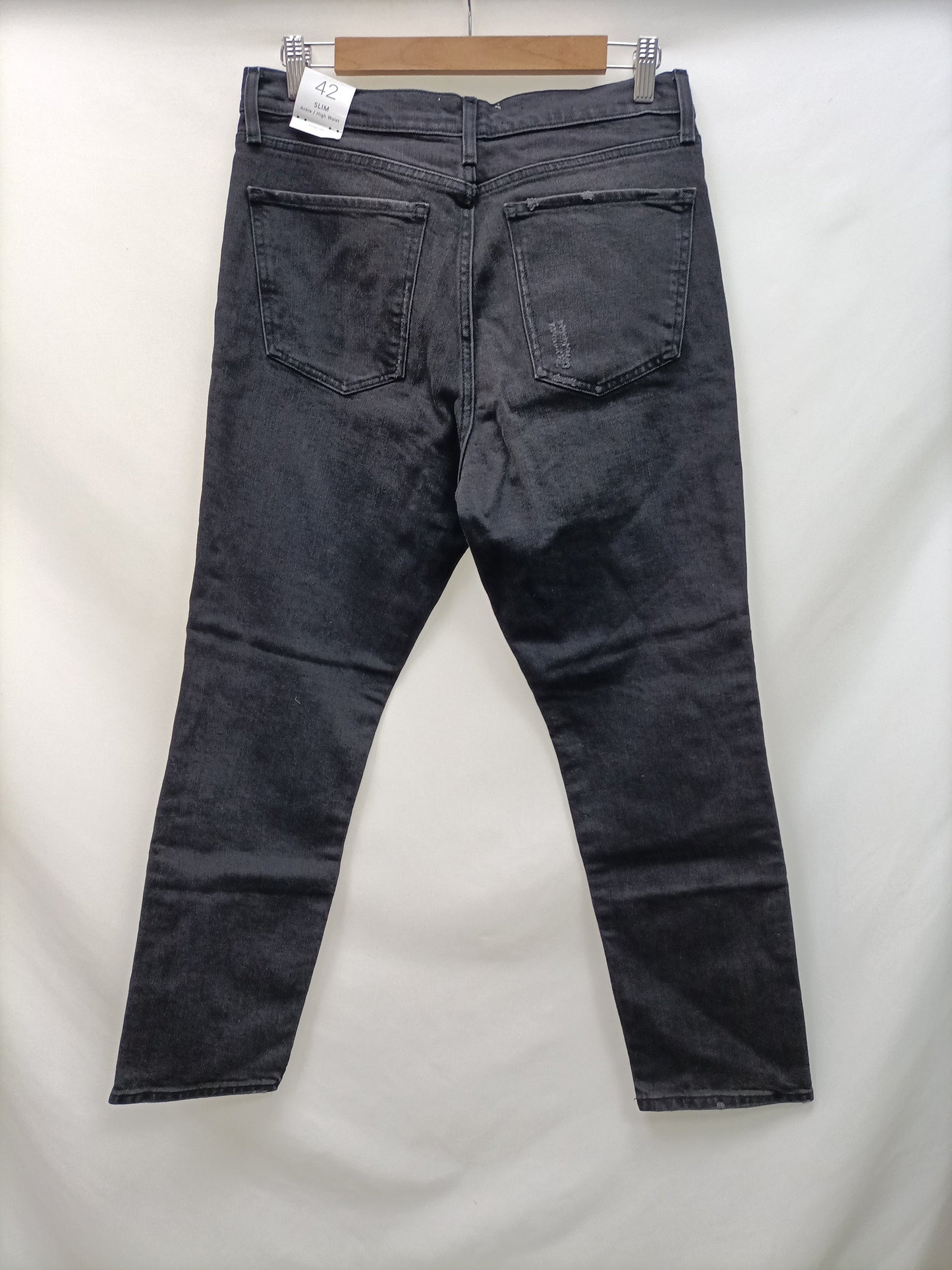 MANGO. Pantalón negro denim T42
