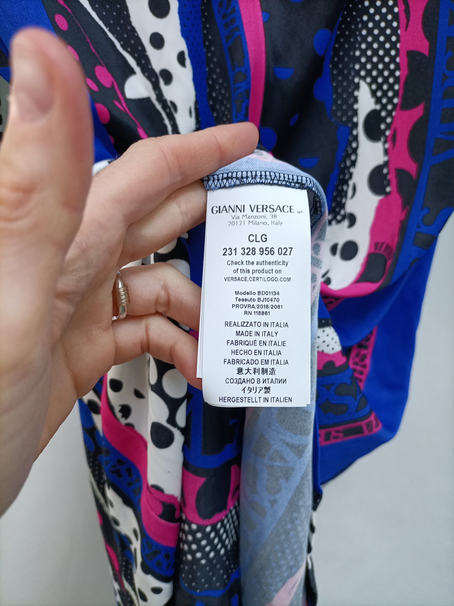 VERSACE. Vestido azul estampado T.44