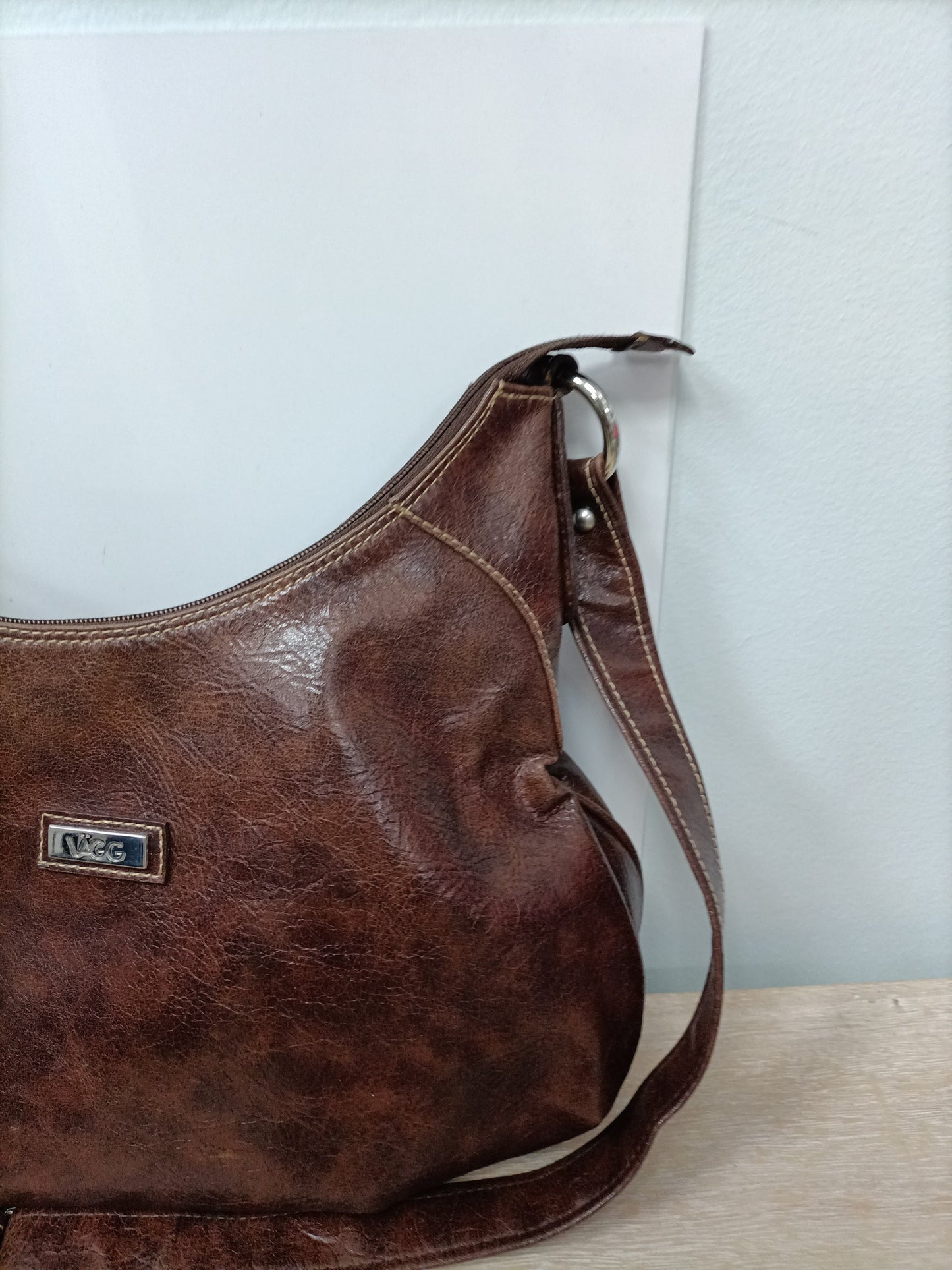 VAGG. Bolso marrón efecto piel