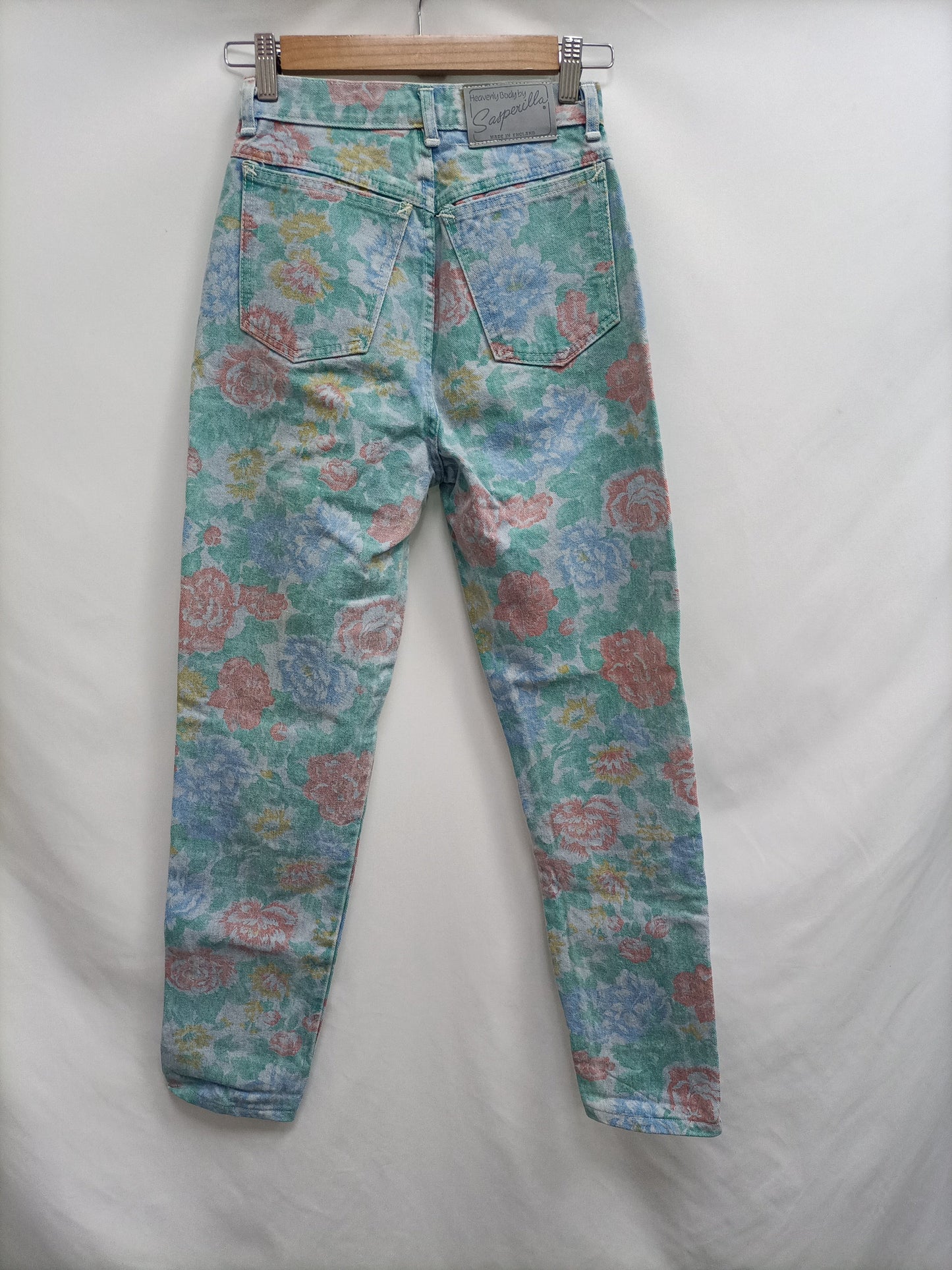 SASPERILLA. Pantalón denim flores T.32