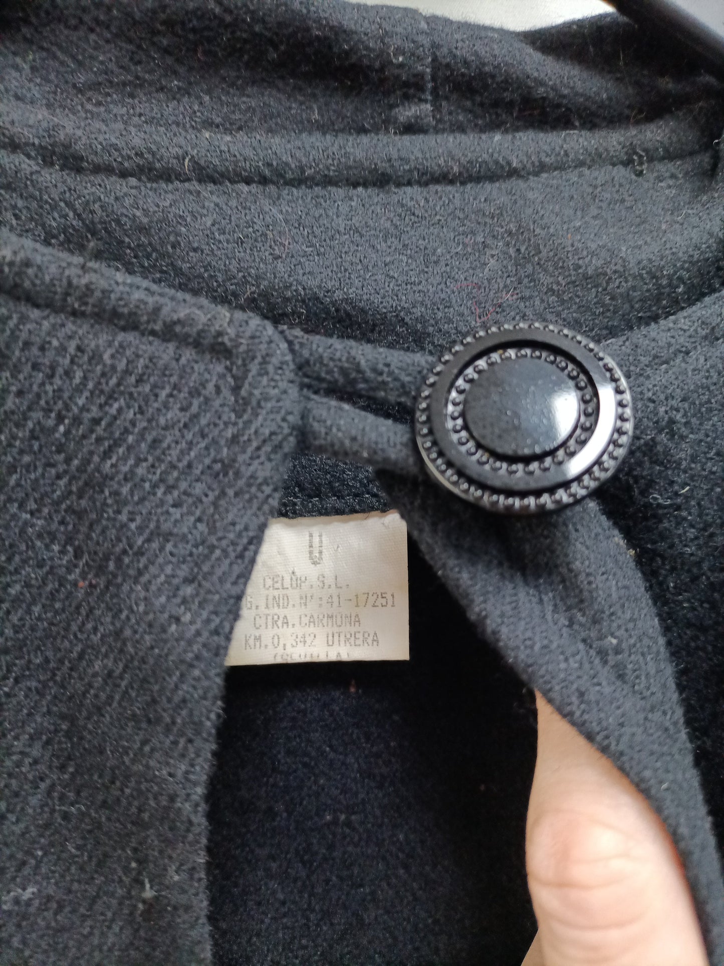 OTHERS. Black cloth cape TU(l)