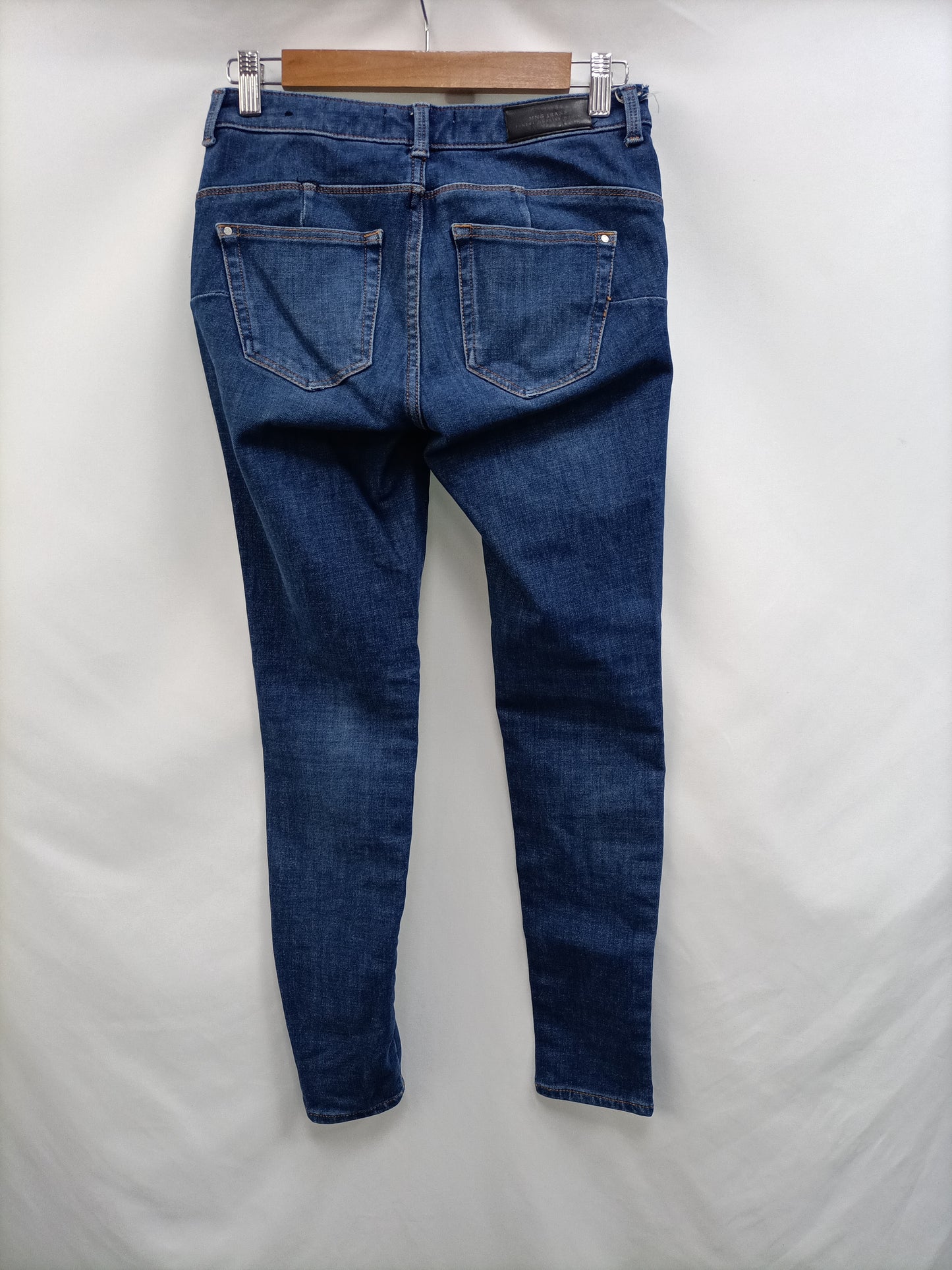 MANGO.Pantalones clásicos pitillo T.36