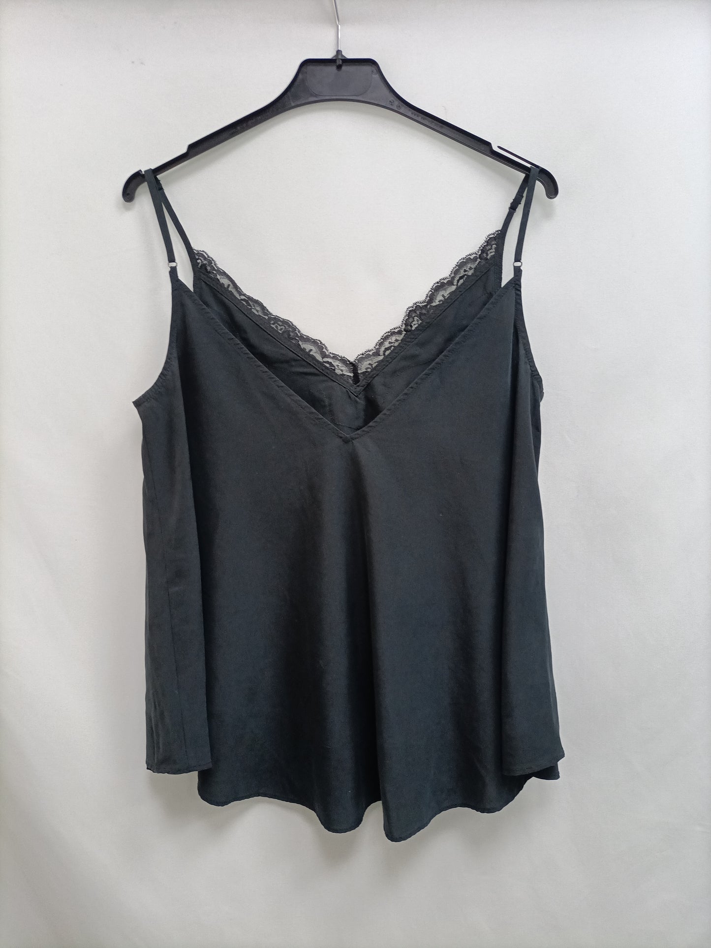 ZARA. Top negro lencero T.m