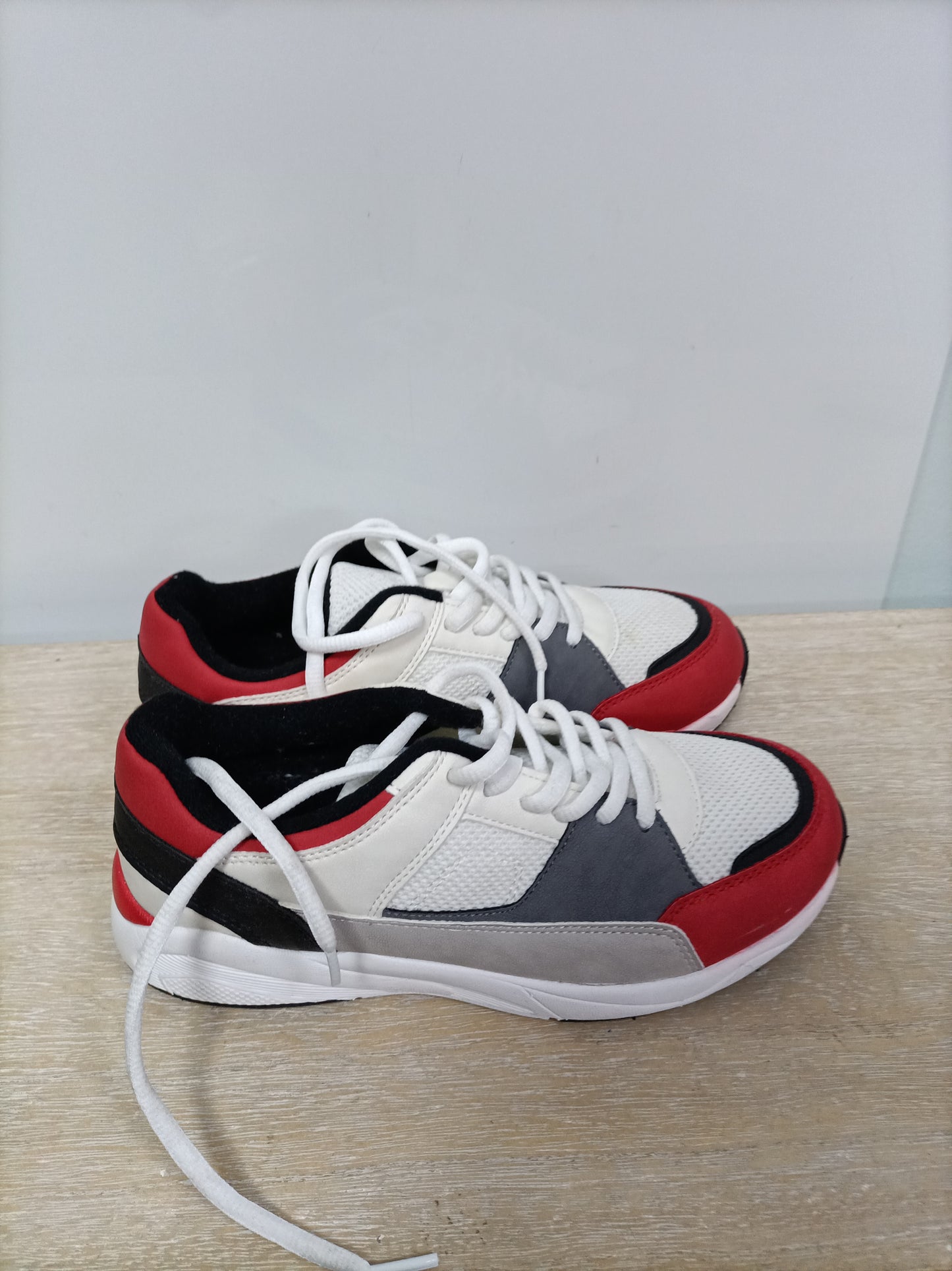 MarketSFERA. Zapatillas tricolor T.36