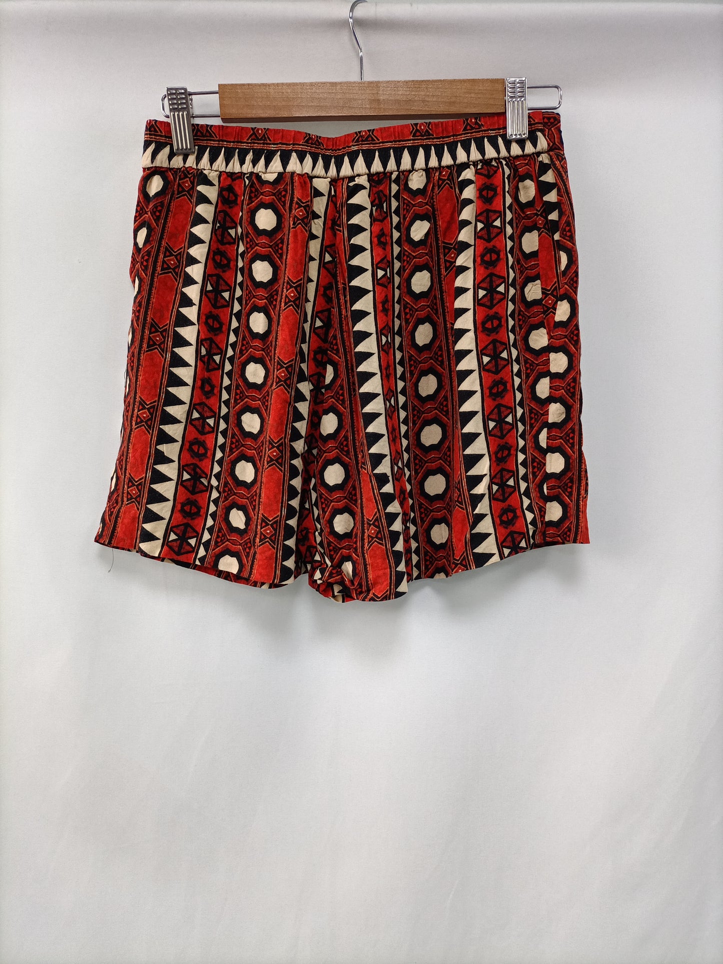 H&M. African print shorts T.36