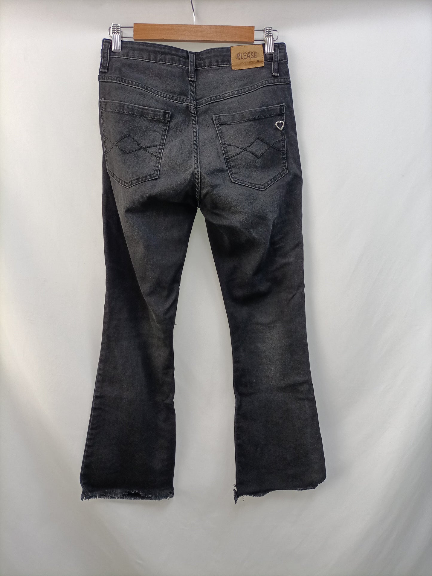 PLEASE. Black Ts flared pants