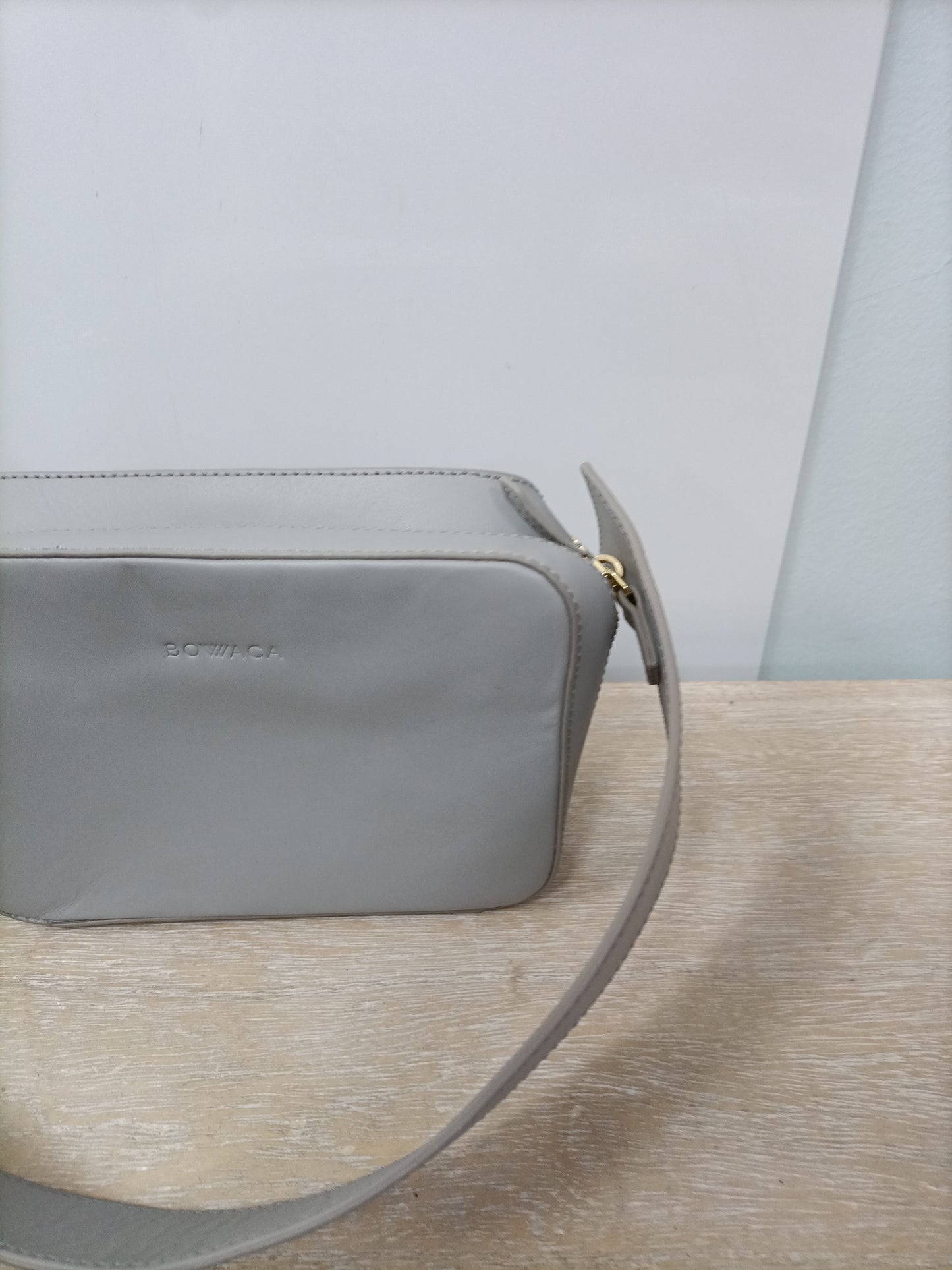 BOWACA. Bolso gris polipiel