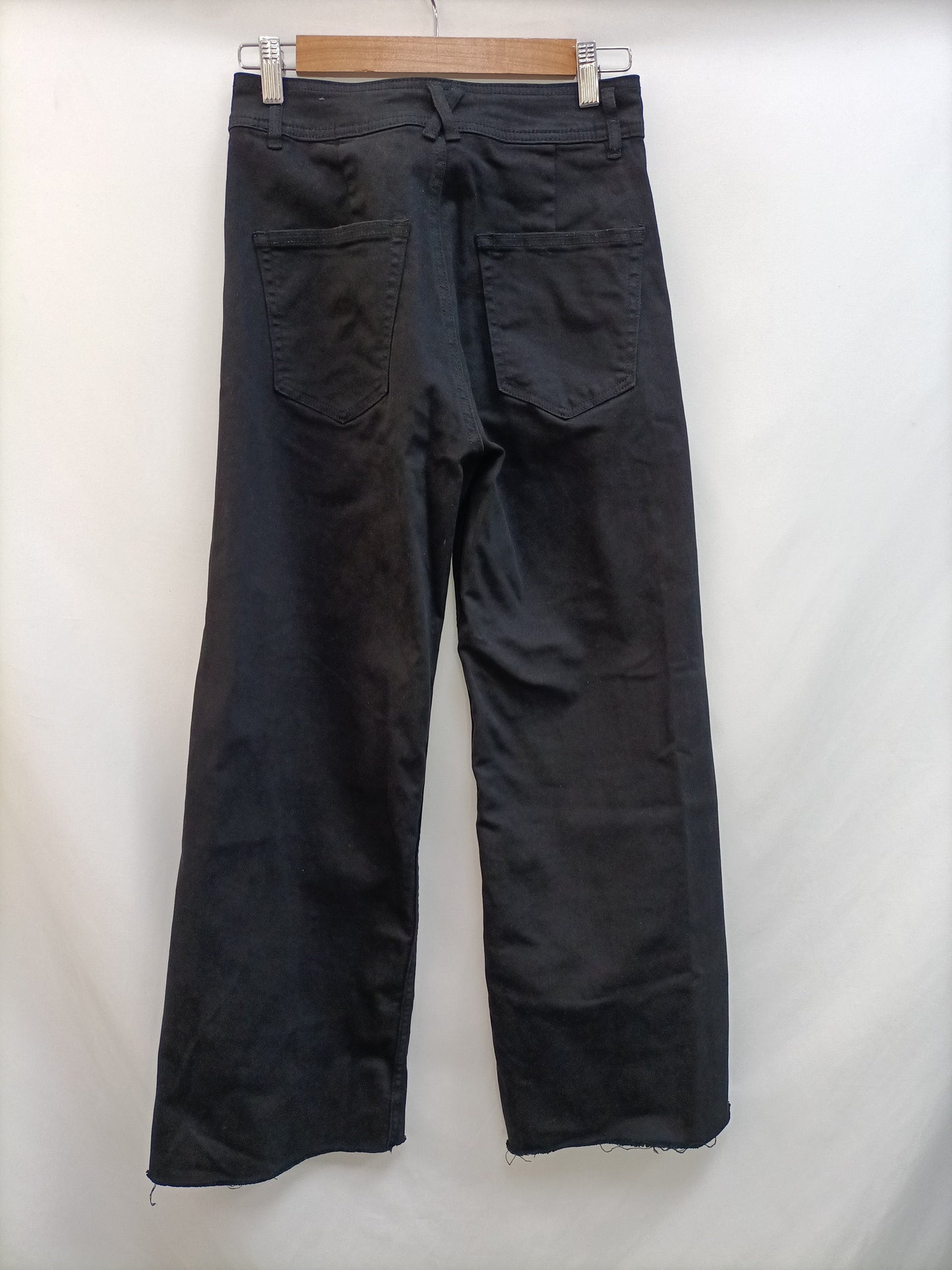 STRADIVARIUS. Black culottes, size 36