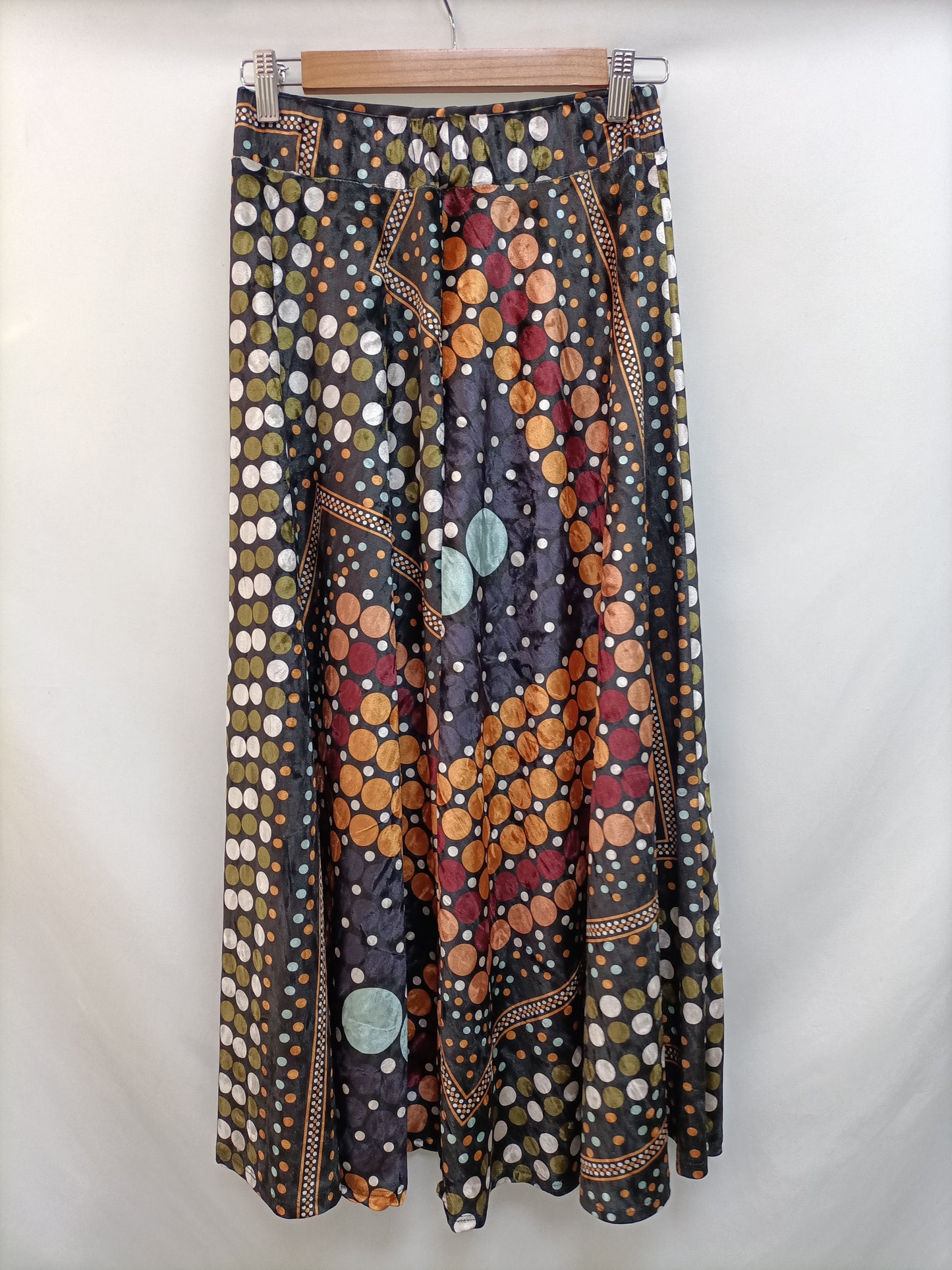 OTRAS. Falda midi terciopelo T,u (34)