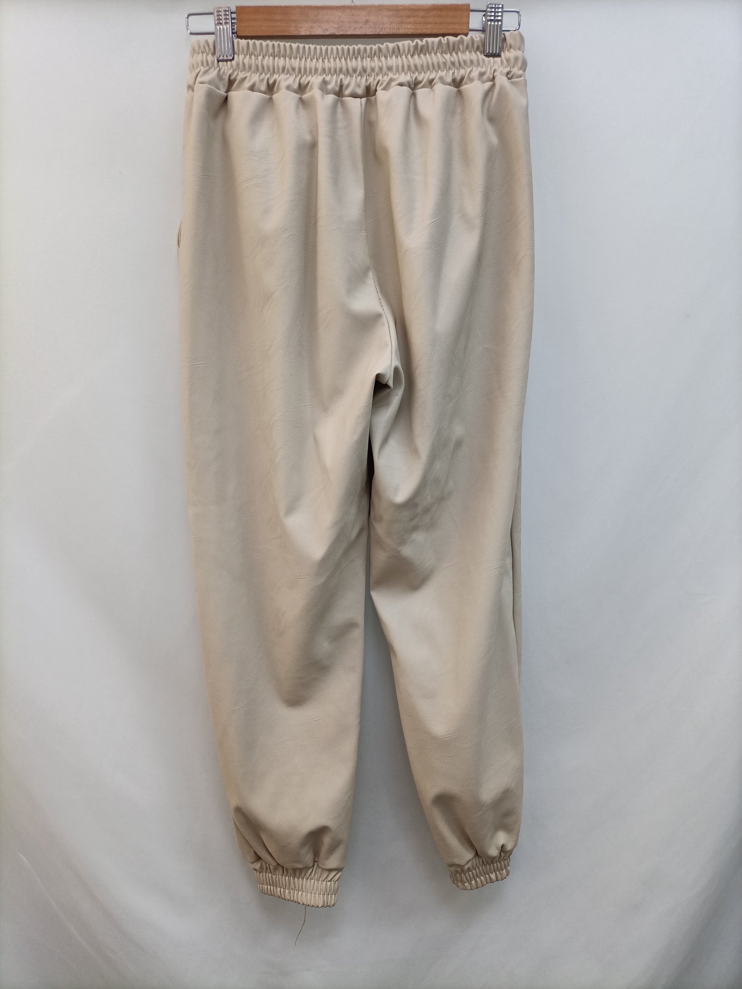 OTRAS. Pantalón cargo polipiel T.u(34)