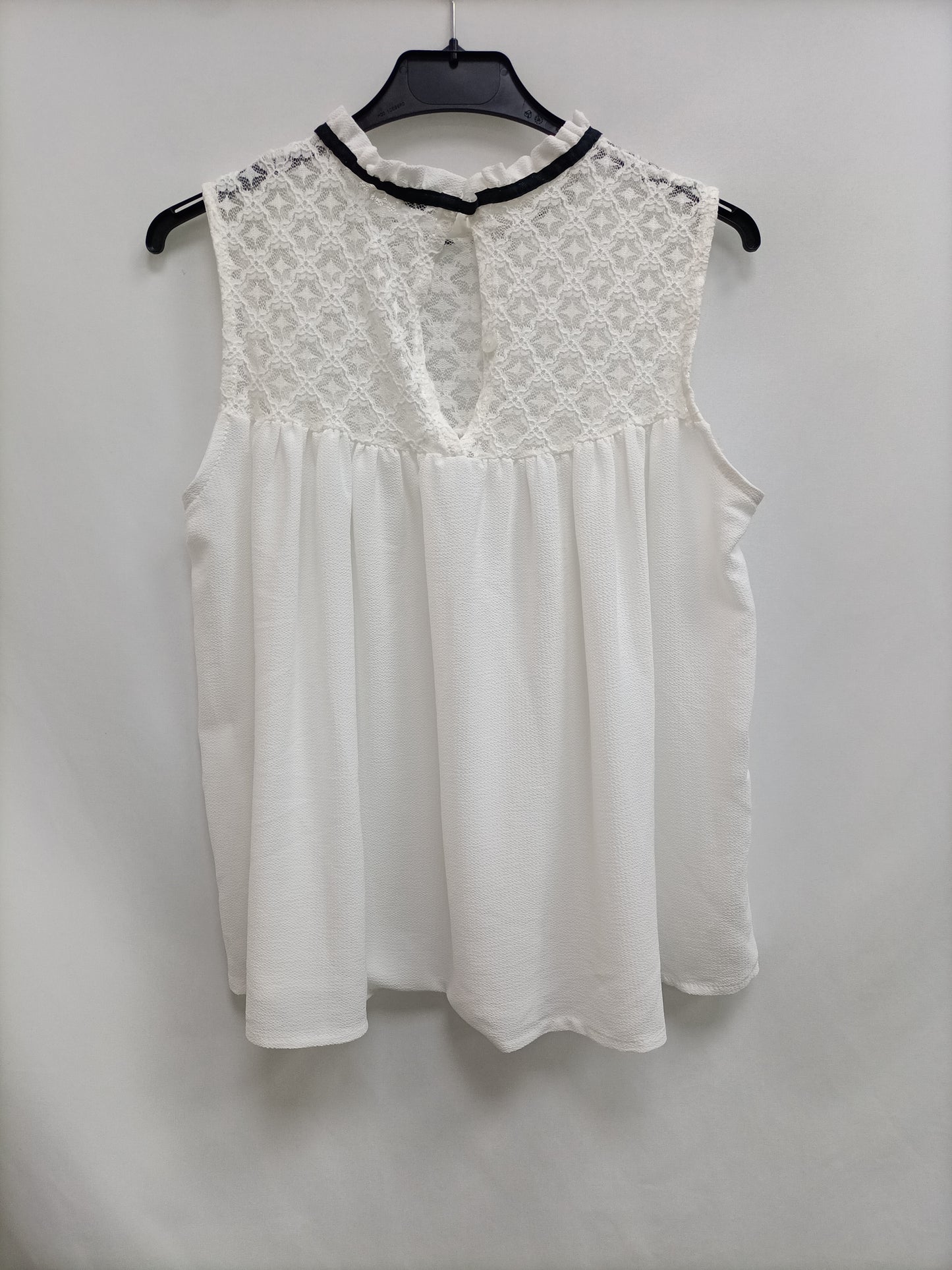 OKEYSI. Top blanco encaje T.s