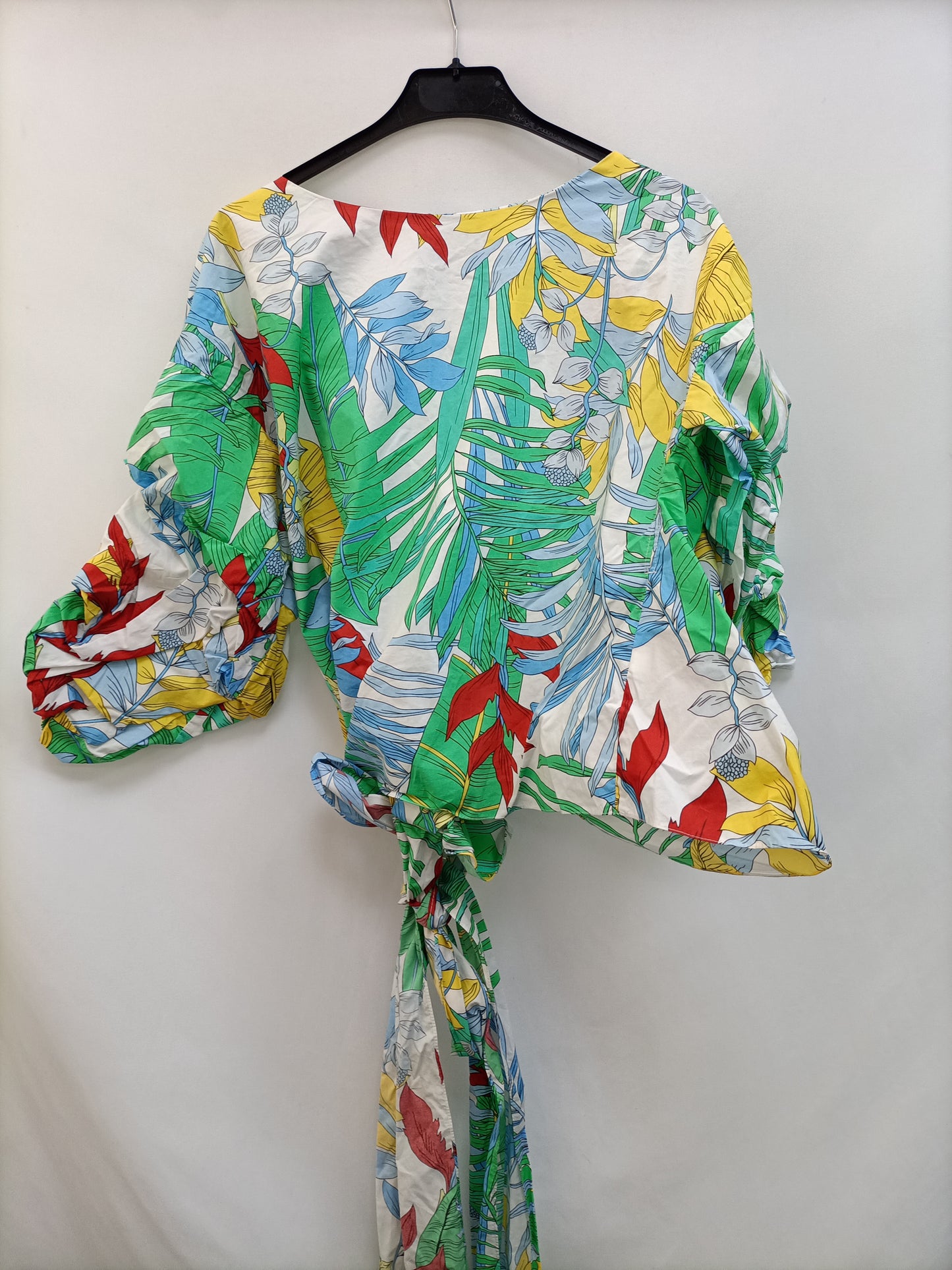 ZARA. Floral blouse with bow Ts