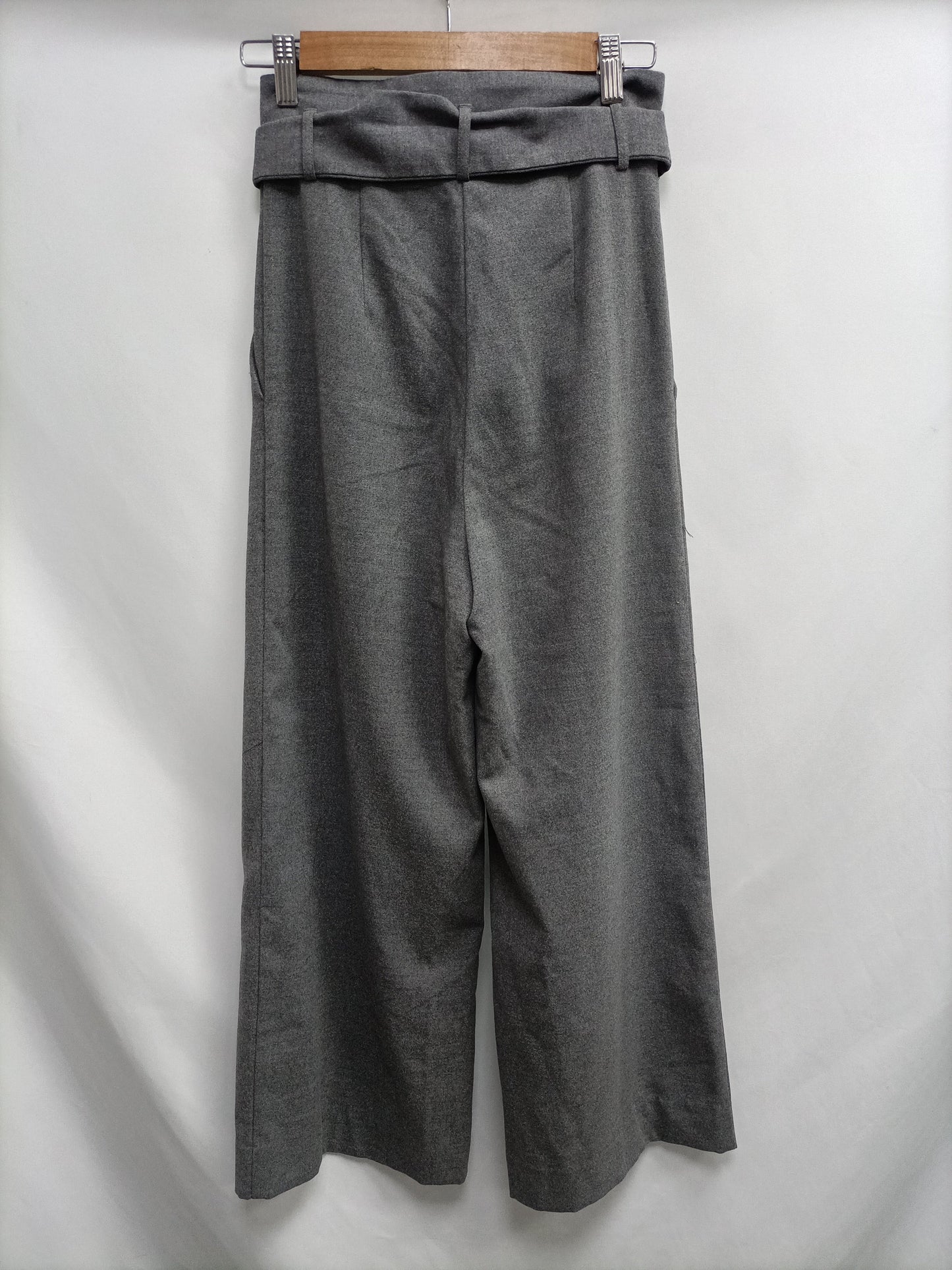 H&M.Pantalones grises tiro alto T.34