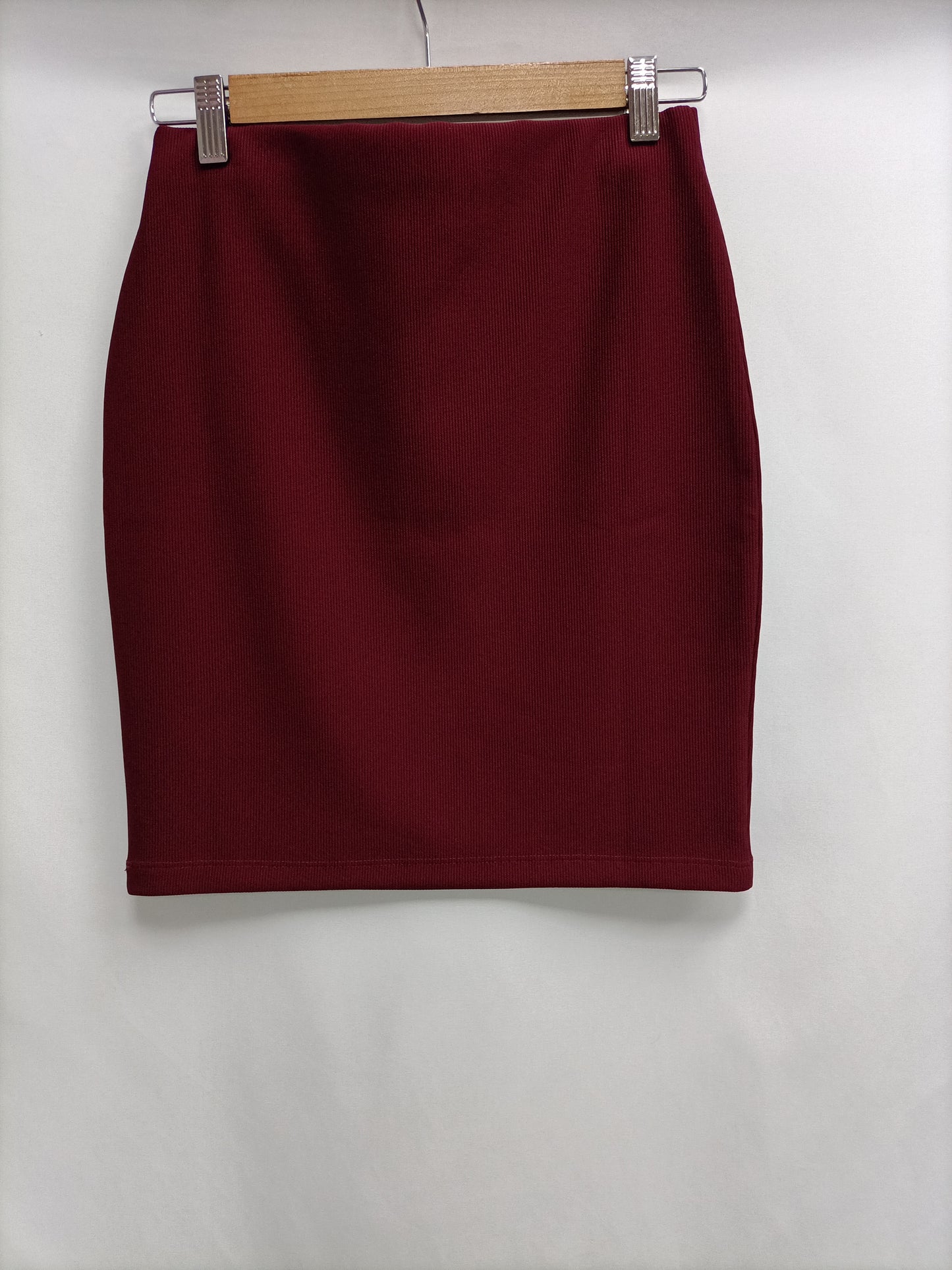 FOREVER21.Falda burdeos punto T.S